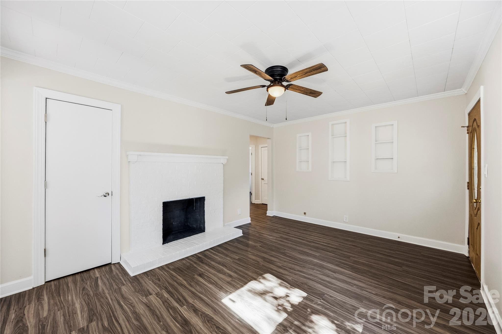 Single Family Residence at 915 Skyway Drive, Kannapolis, photo 4 of 29