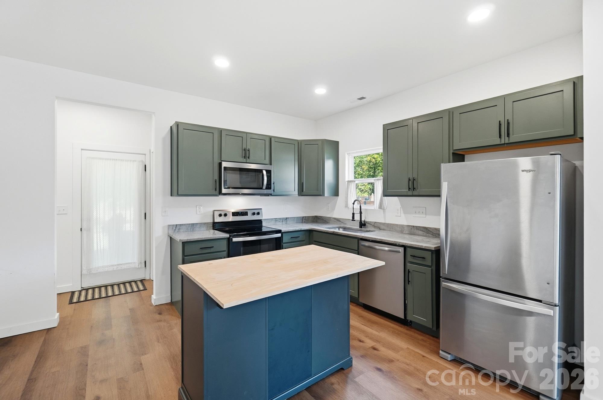 Single Family Residence at 1112 Crawford Road, Rock Hill, photo 16 of 48