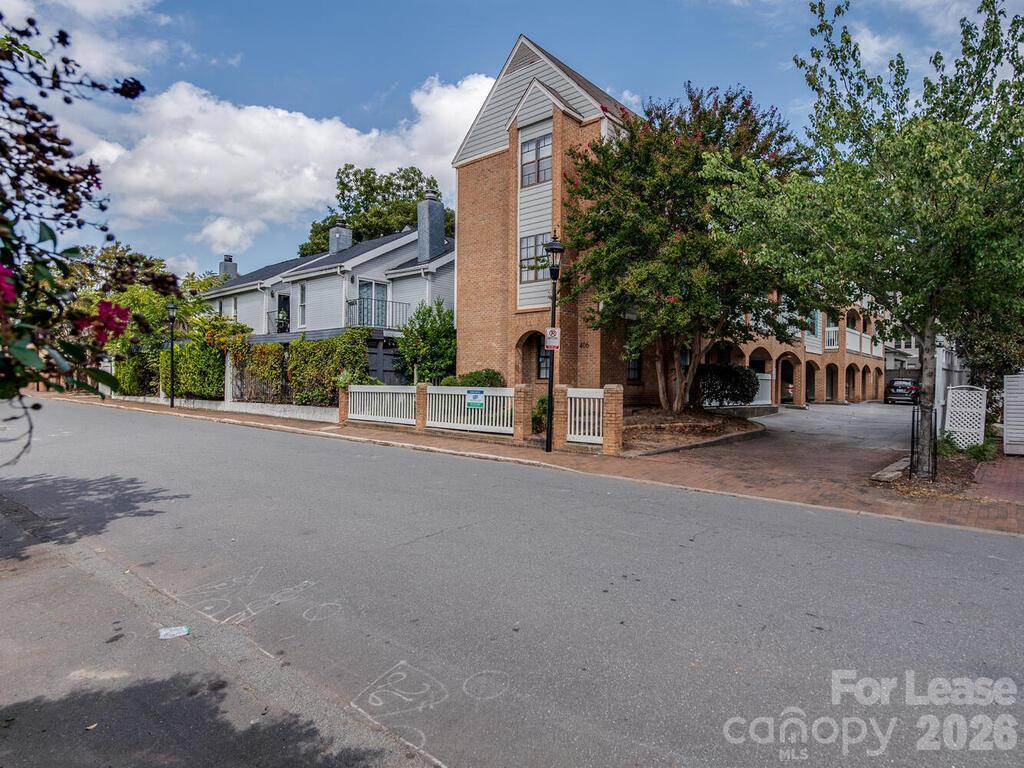 406 W 9th Street