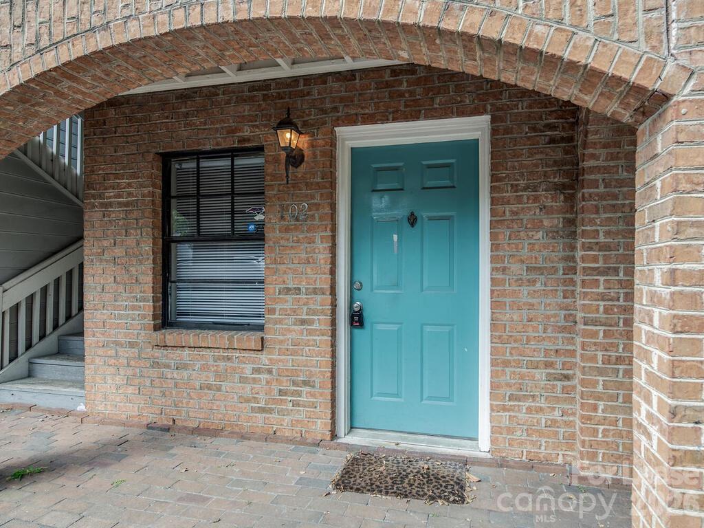 Apartment at 406 W 9th Street, Charlotte, photo 2 of 16