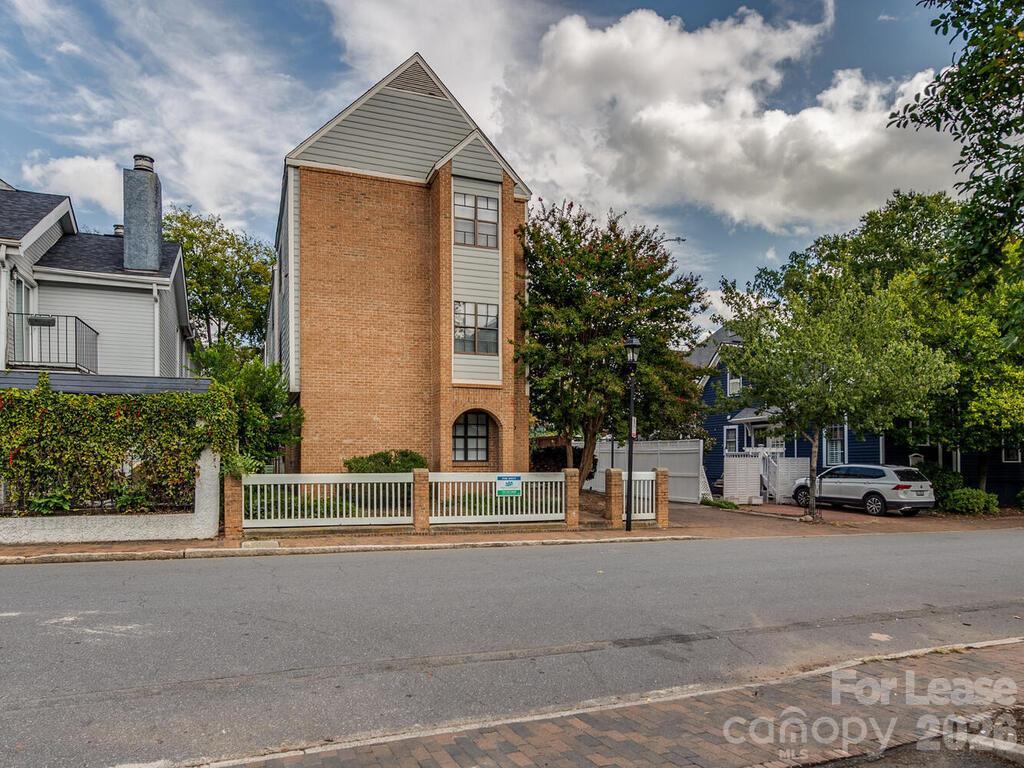 Apartment at 406 W 9th Street, Charlotte, photo 13 of 16