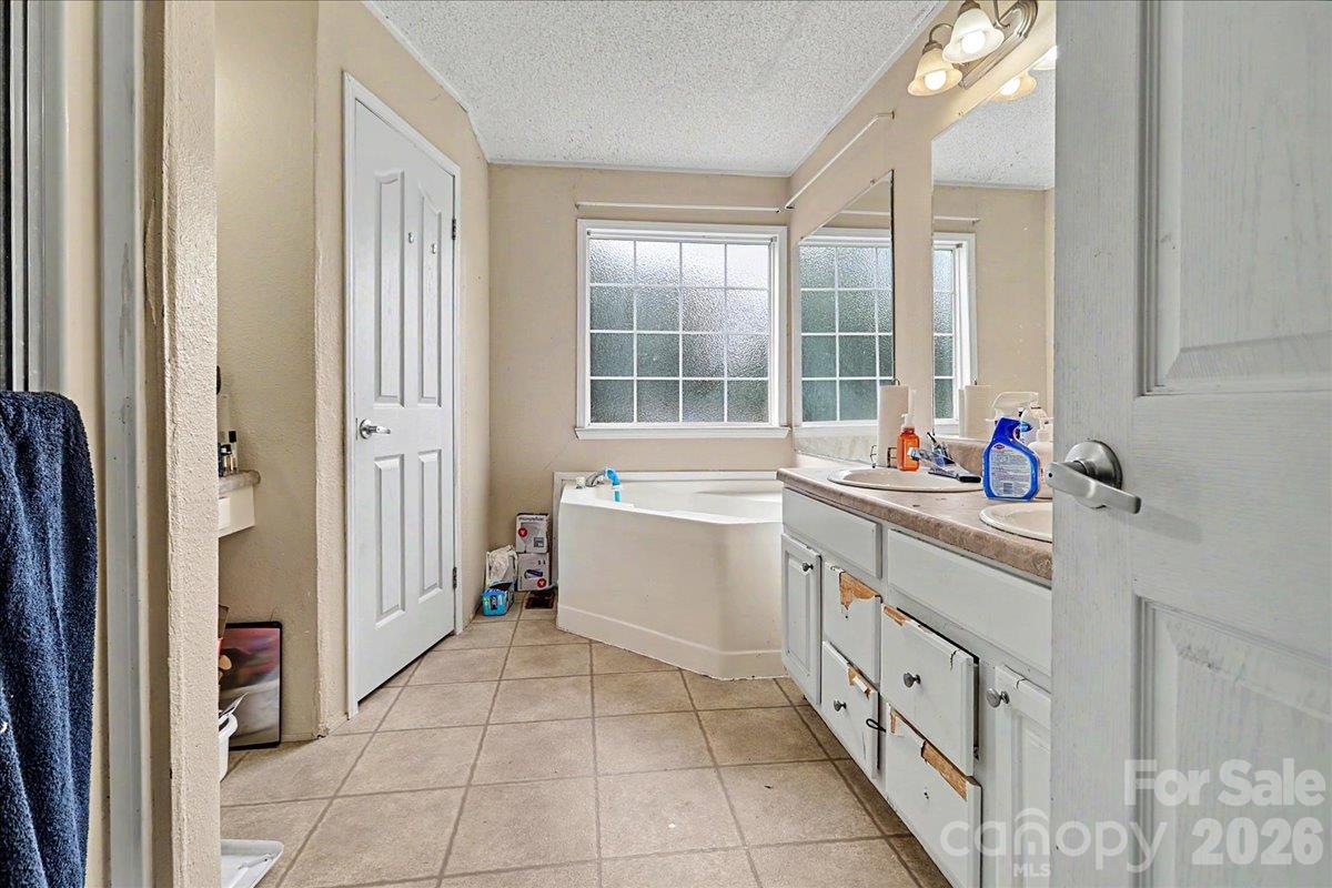 Single Family Residence at 111 Magnolia Gardens Drive, Jacksonville, photo 21 of 32