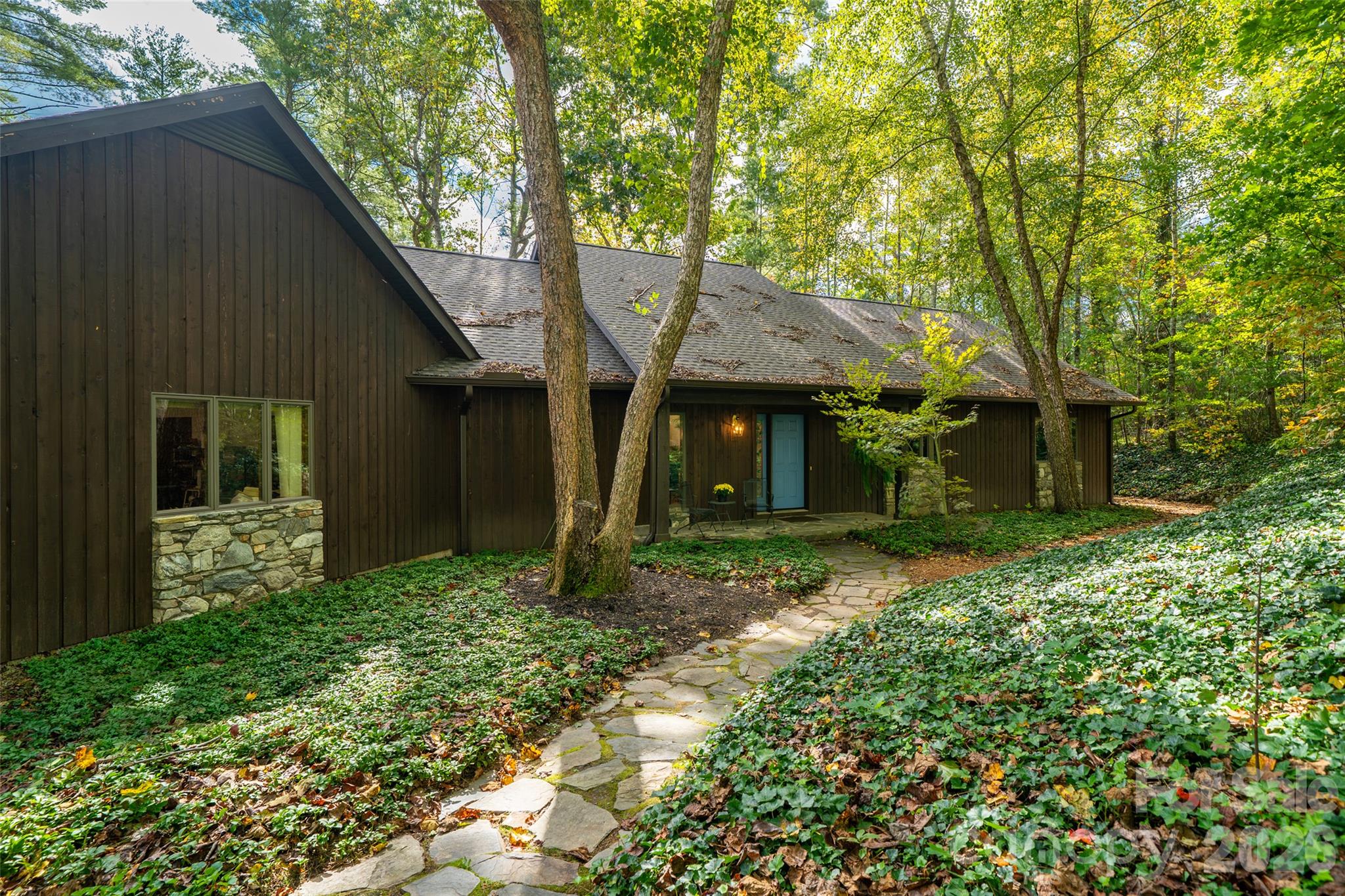 Single Family Residence at 2 Dogwood Lane, Fletcher, photo 5 of 36