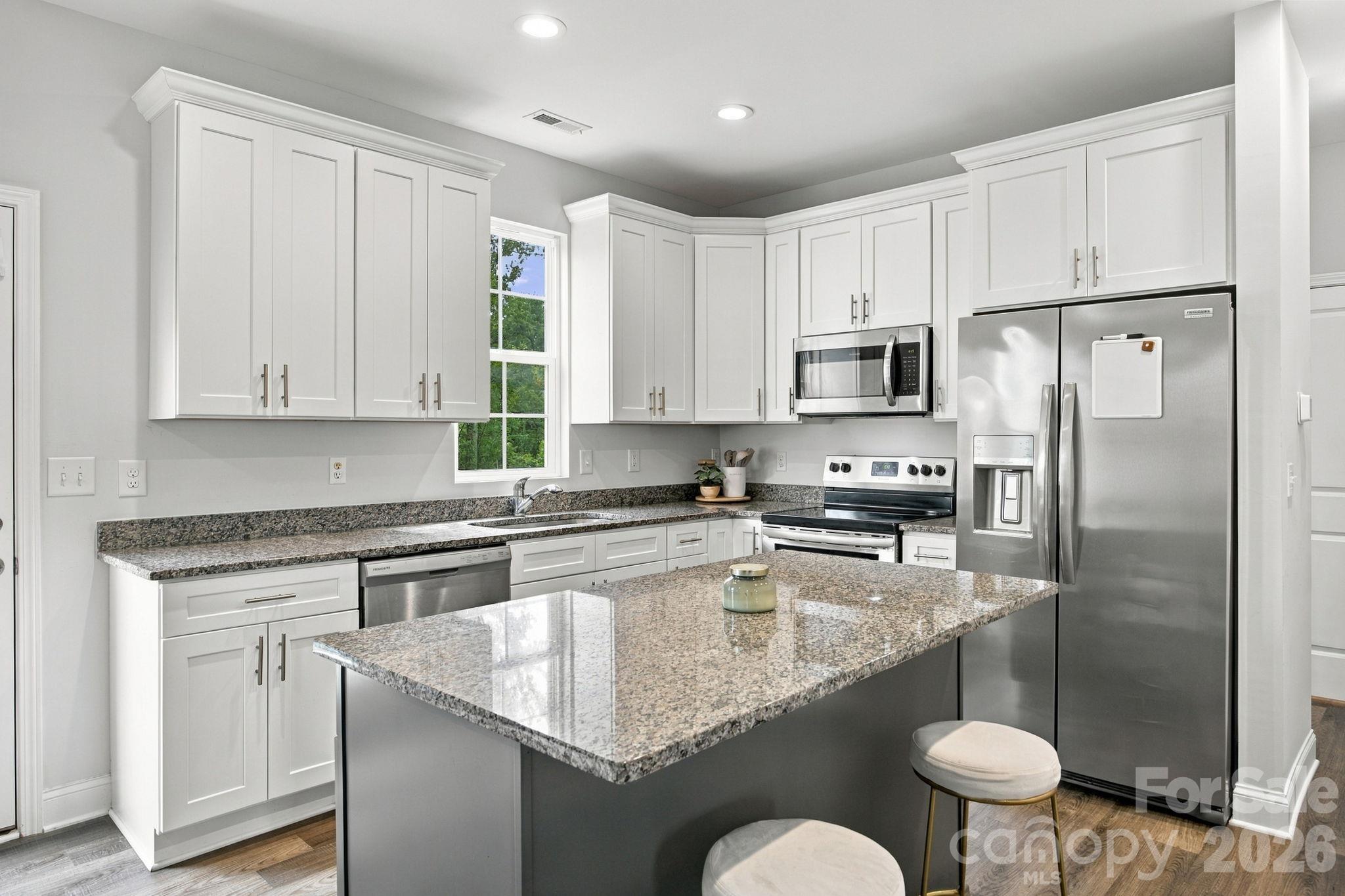 Single Family Residence at 8553 Colgate Circle, Charlotte, photo 6 of 29