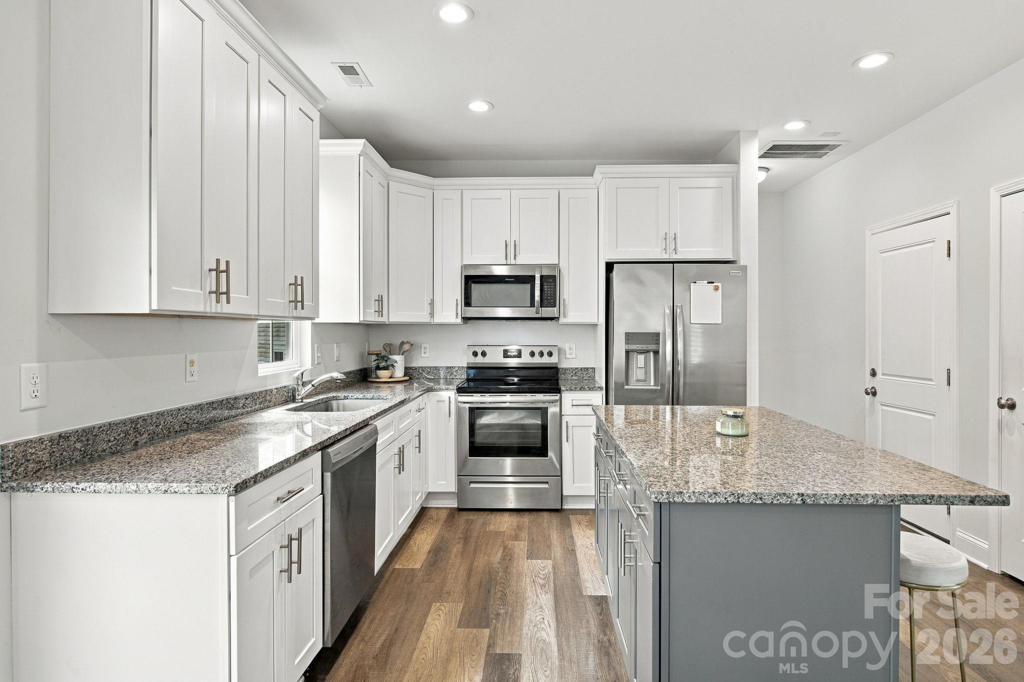 Single Family Residence at 8553 Colgate Circle, Charlotte, photo 7 of 29