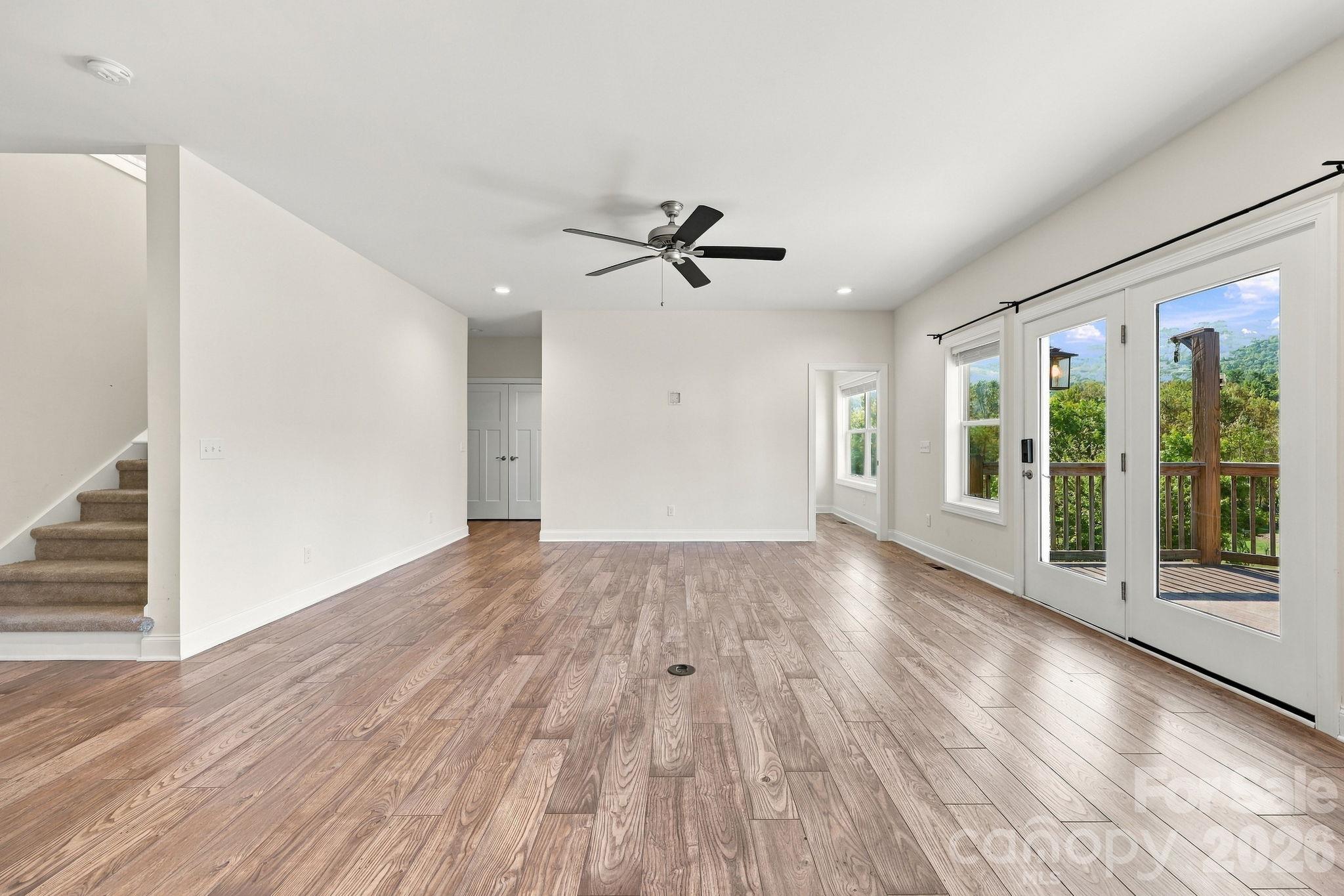 Single Family Residence at 68 Rock View Court, Hendersonville, photo 14 of 48