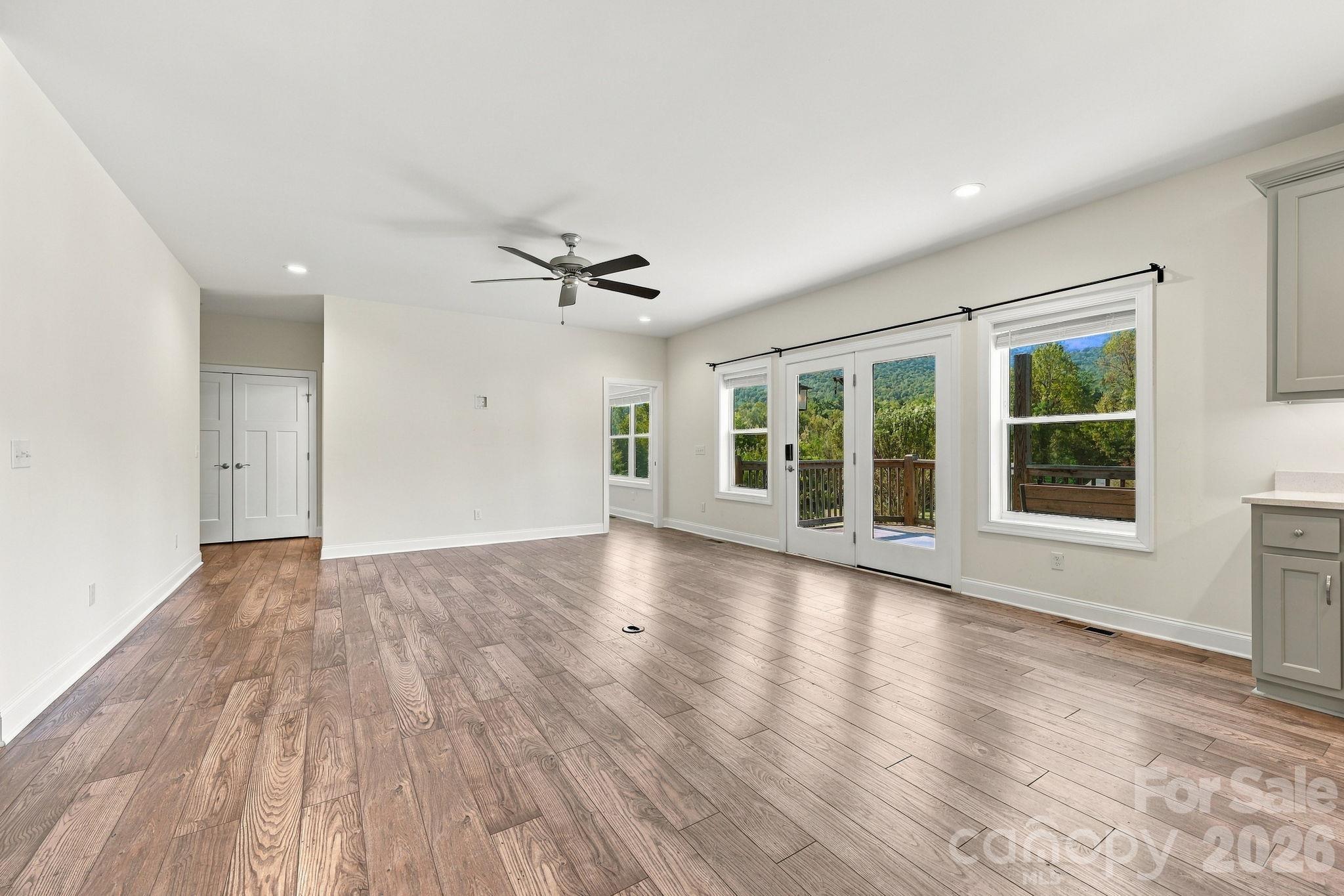 Single Family Residence at 68 Rock View Court, Hendersonville, photo 16 of 48