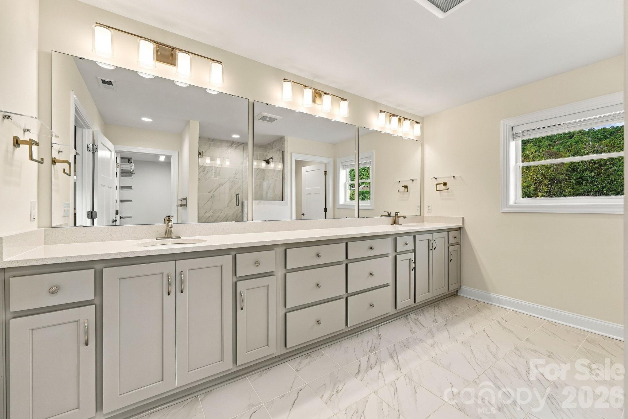 Single Family Residence at 68 Rock View Court, Hendersonville, photo 29 of 48