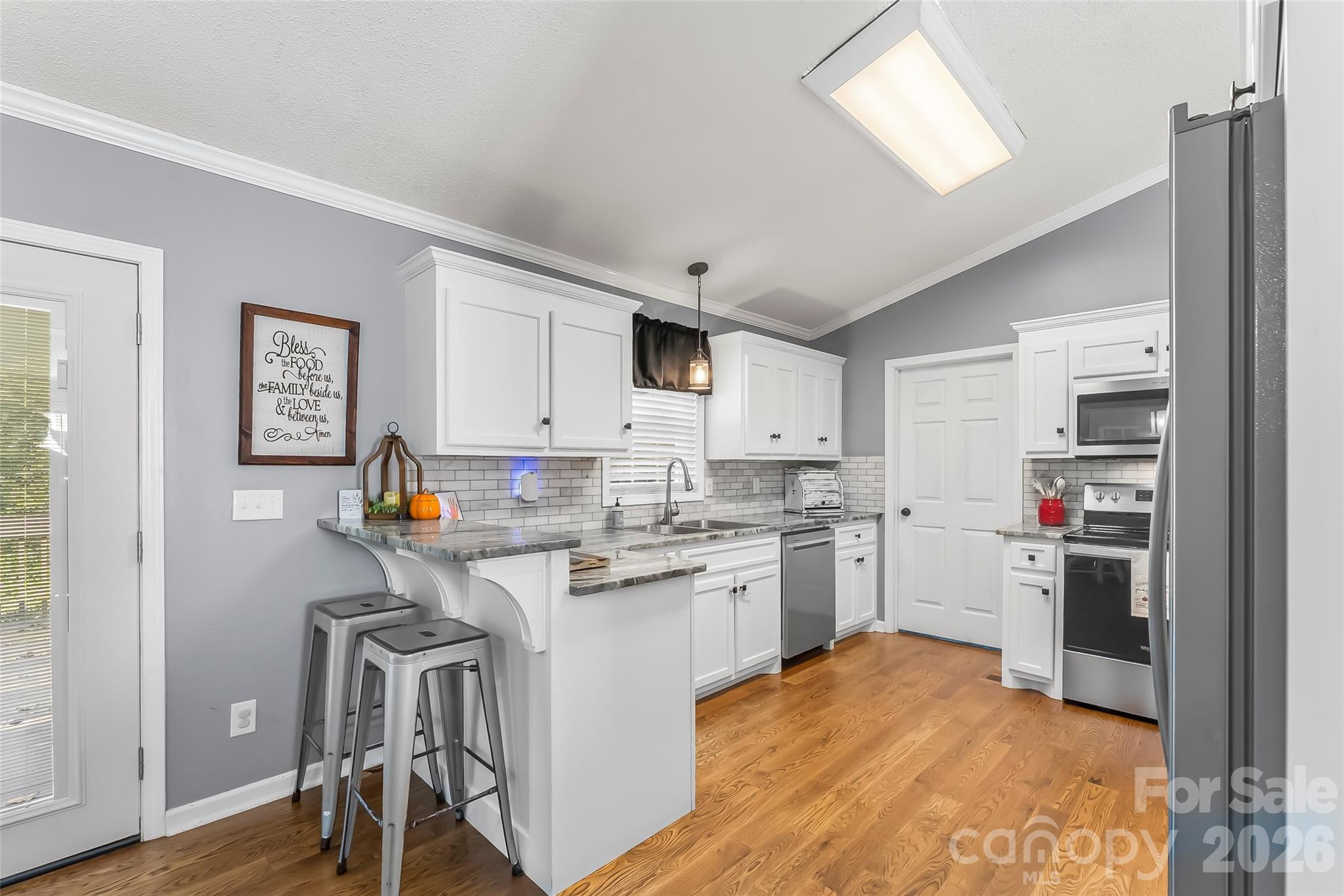 Single Family Residence at 3105 Lyndhurst Drive, Lenoir, photo 8 of 33