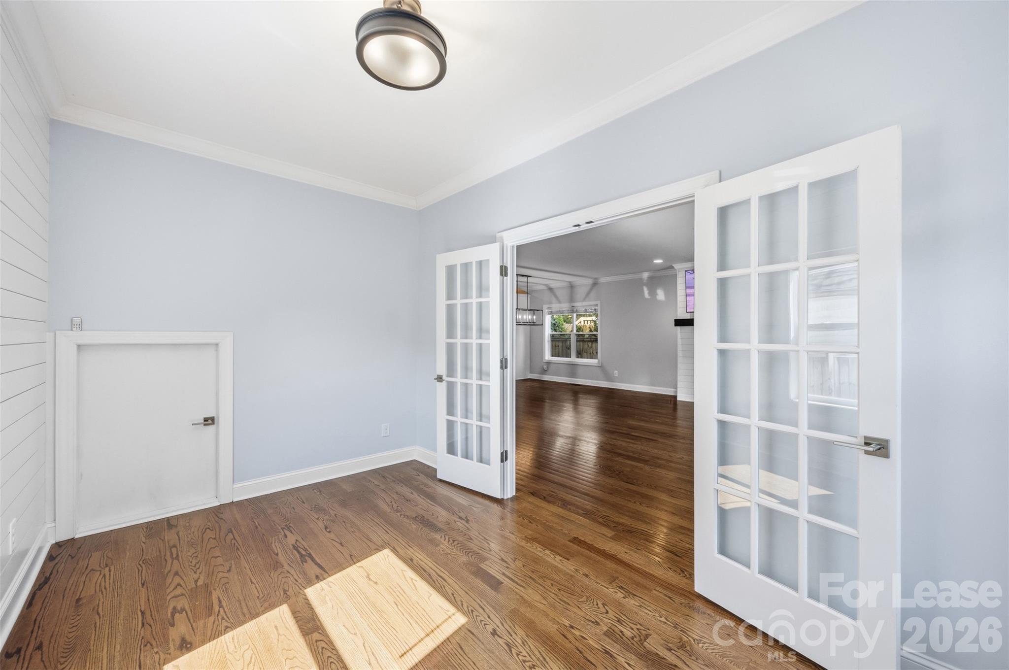 Single Family Residence at 1617 Hawthorne Lane, Charlotte, photo 12 of 40