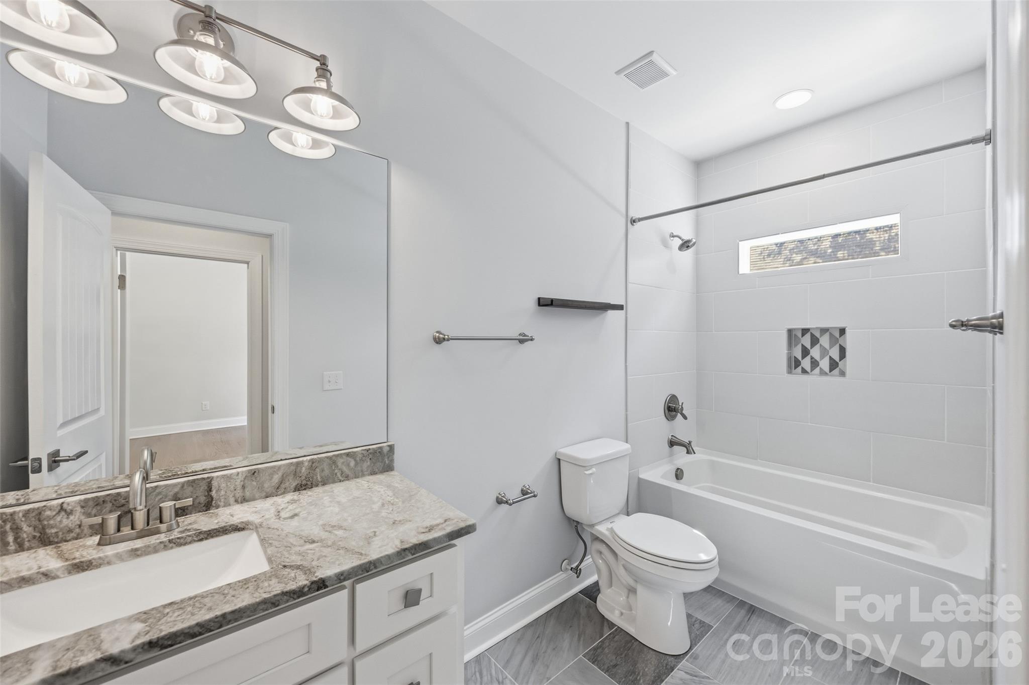Single Family Residence at 1617 Hawthorne Lane, Charlotte, photo 14 of 40