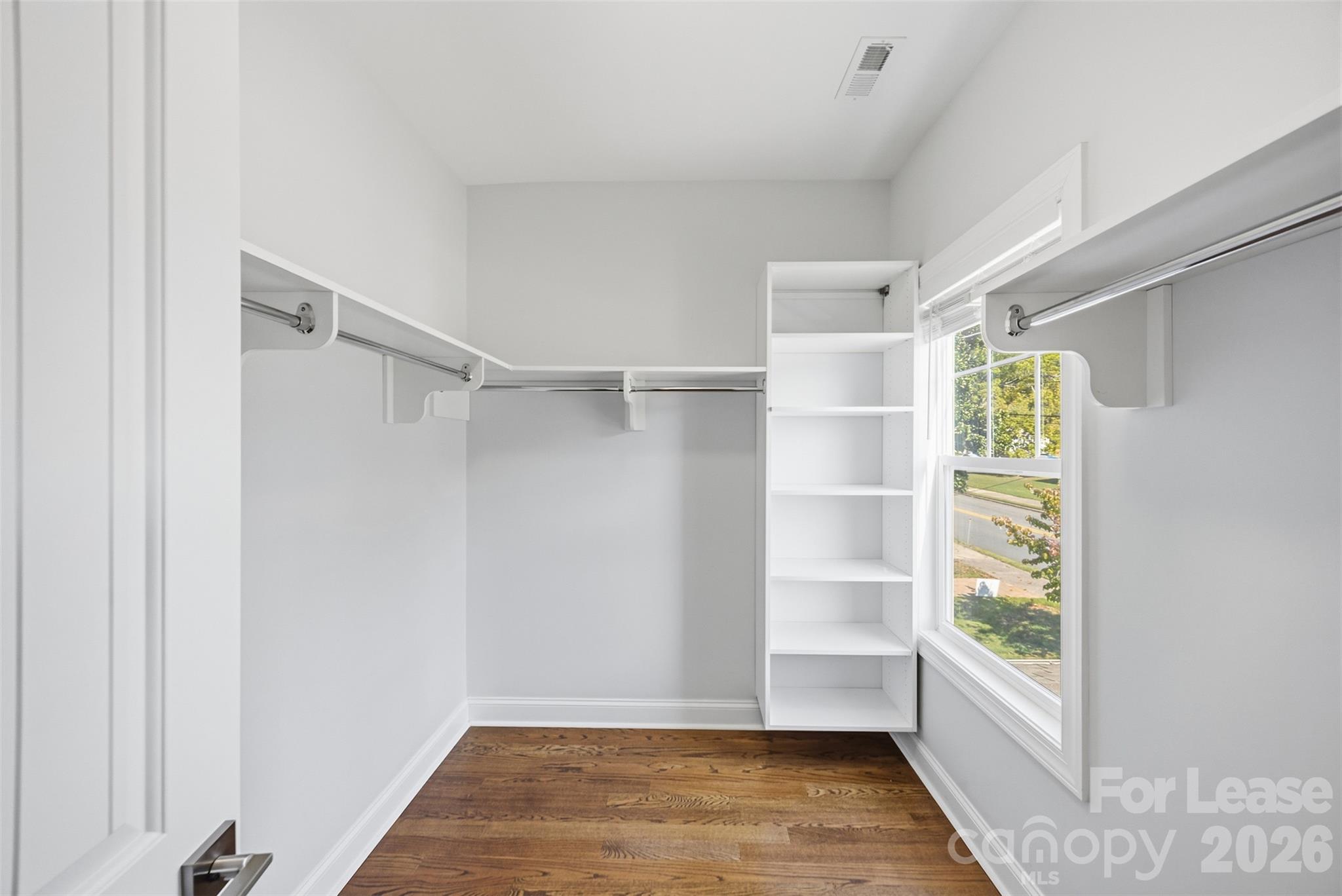 Single Family Residence at 1617 Hawthorne Lane, Charlotte, photo 18 of 40