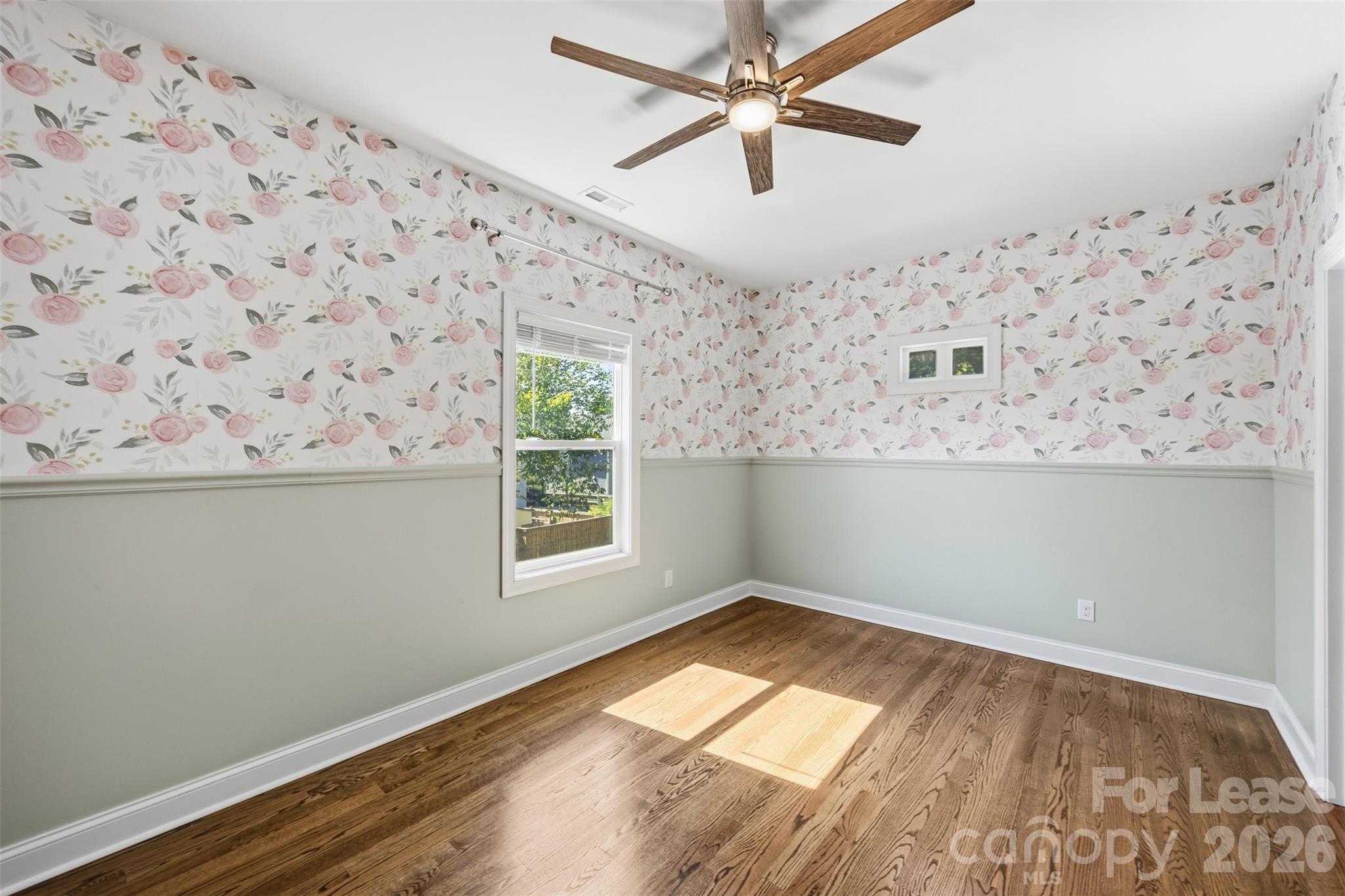 Single Family Residence at 1617 Hawthorne Lane, Charlotte, photo 20 of 40