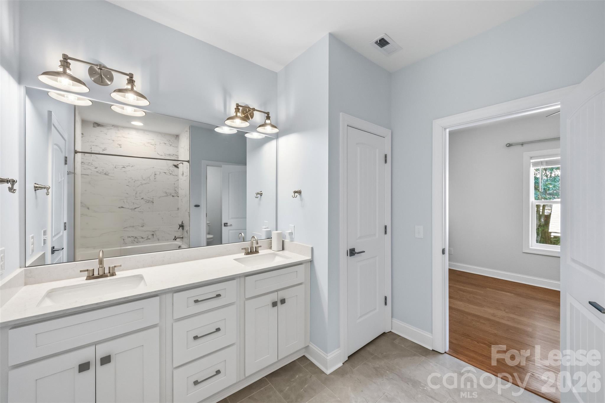 Single Family Residence at 1617 Hawthorne Lane, Charlotte, photo 24 of 40