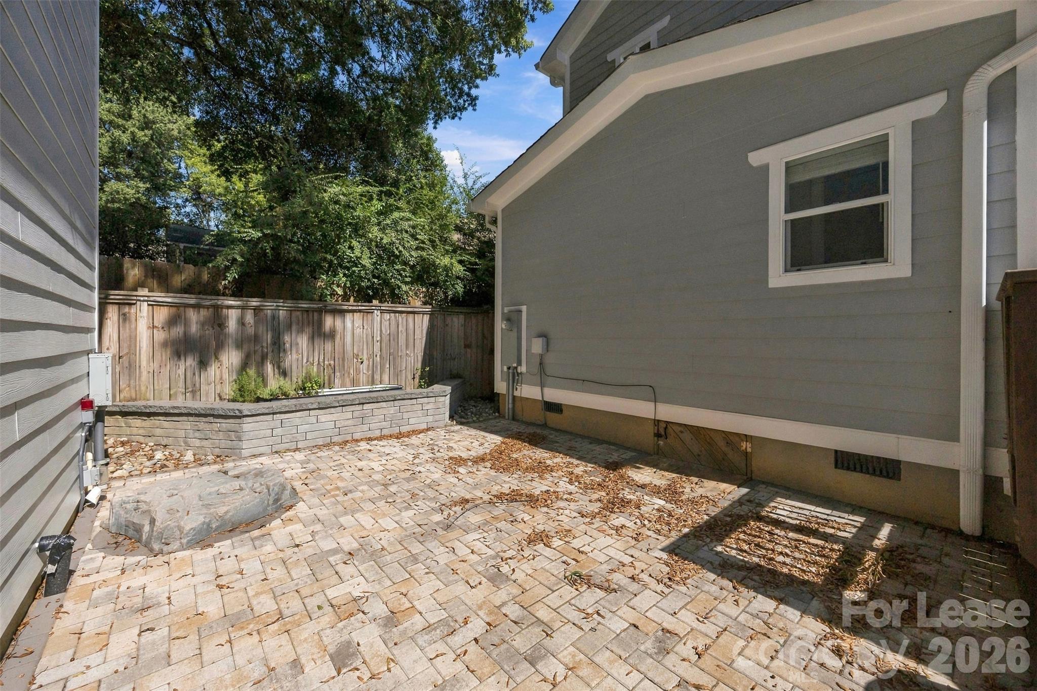 Single Family Residence at 1617 Hawthorne Lane, Charlotte, photo 30 of 40