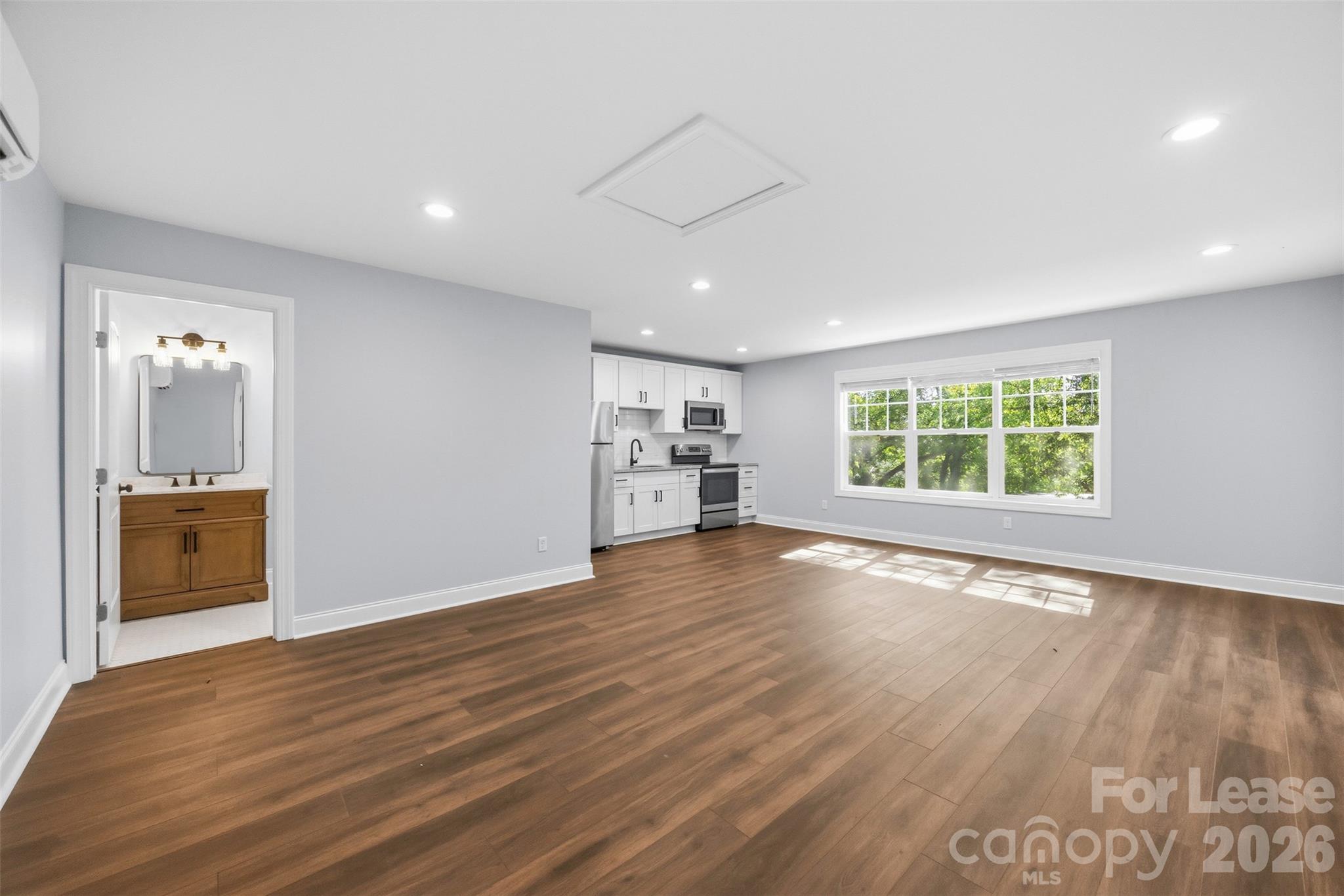 Single Family Residence at 1617 Hawthorne Lane, Charlotte, photo 32 of 40