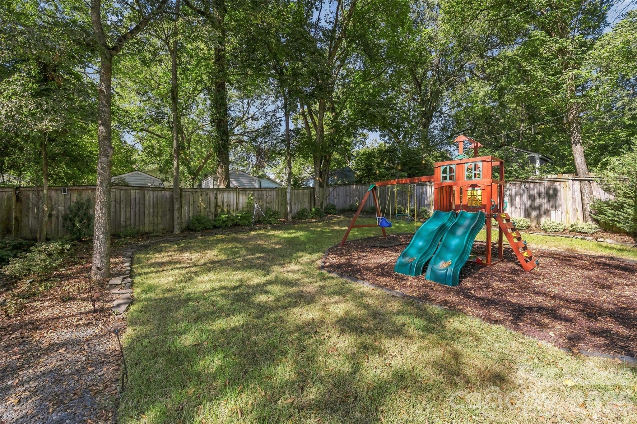 Single Family Residence at 1617 Hawthorne Lane, Charlotte, photo 37 of 40