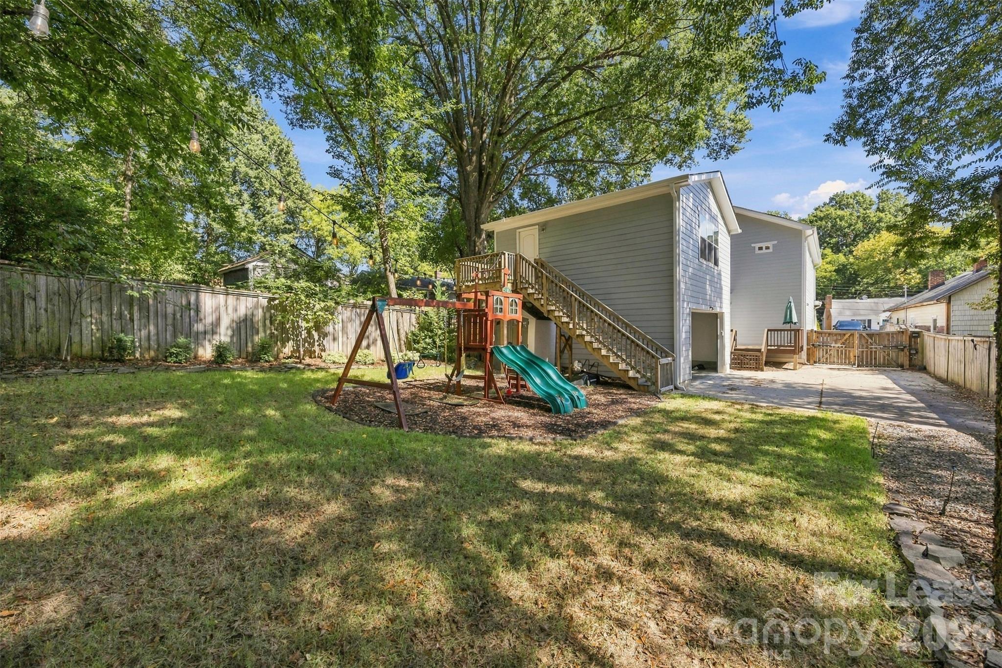 Single Family Residence at 1617 Hawthorne Lane, Charlotte, photo 38 of 40