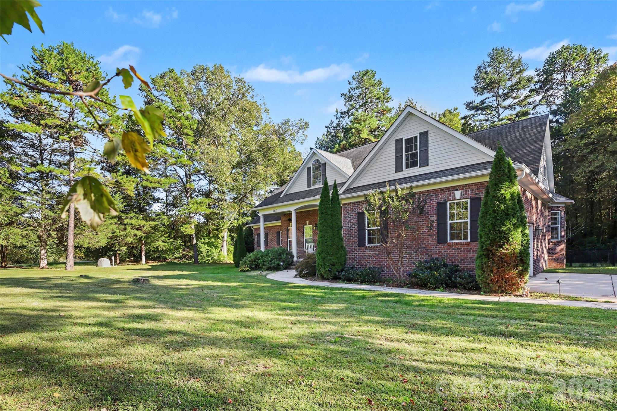 Single Family Residence at 8611 Kerns Meadow Lane, Huntersville, photo 3 of 39