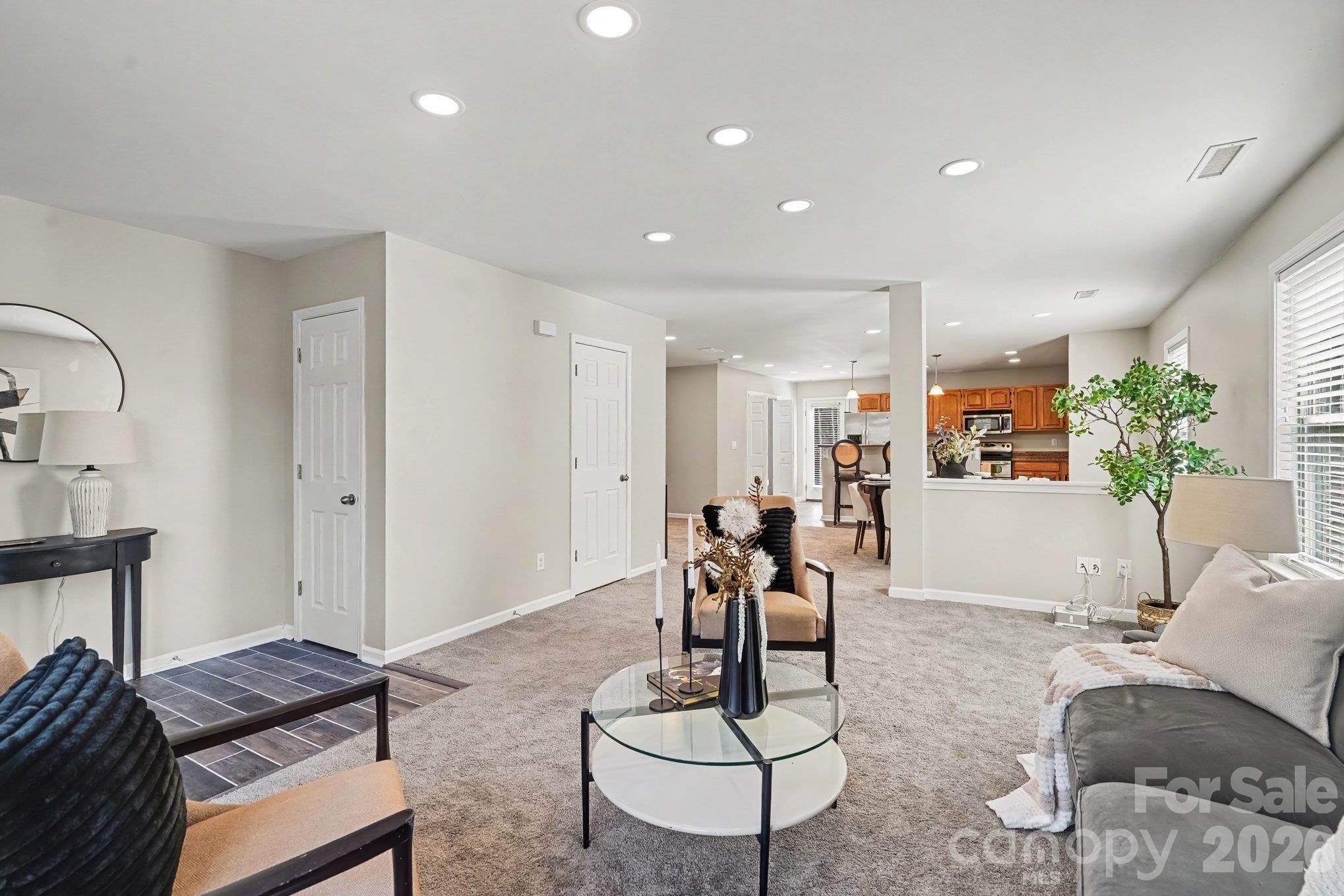 Single Family Residence at 15705 Lakepoint Forest Drive, Charlotte, photo 5 of 28