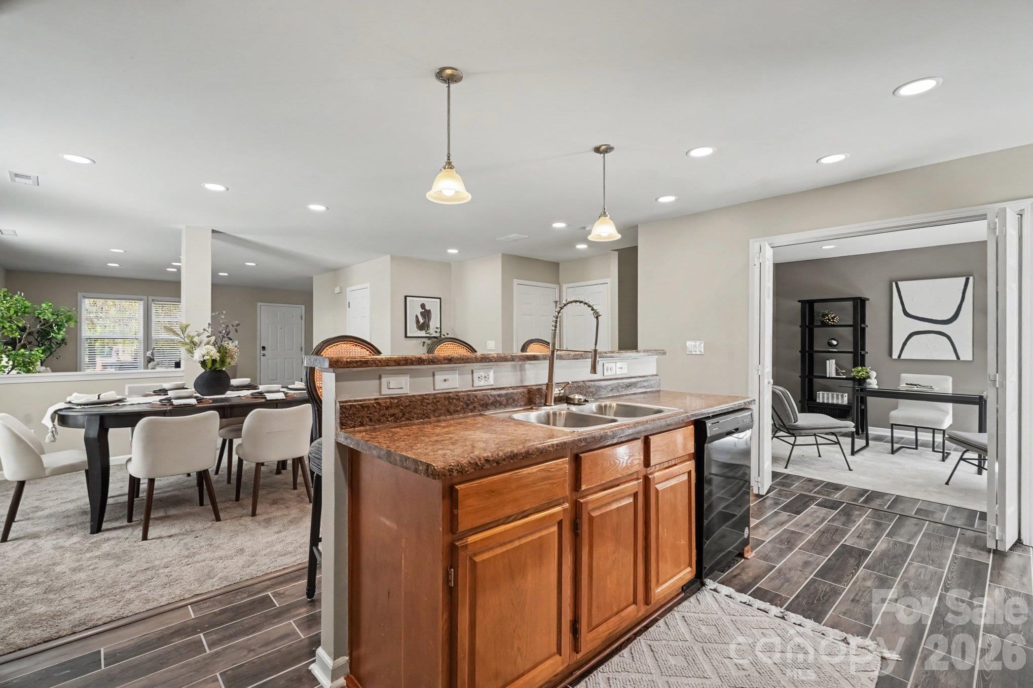 Single Family Residence at 15705 Lakepoint Forest Drive, Charlotte, photo 10 of 28
