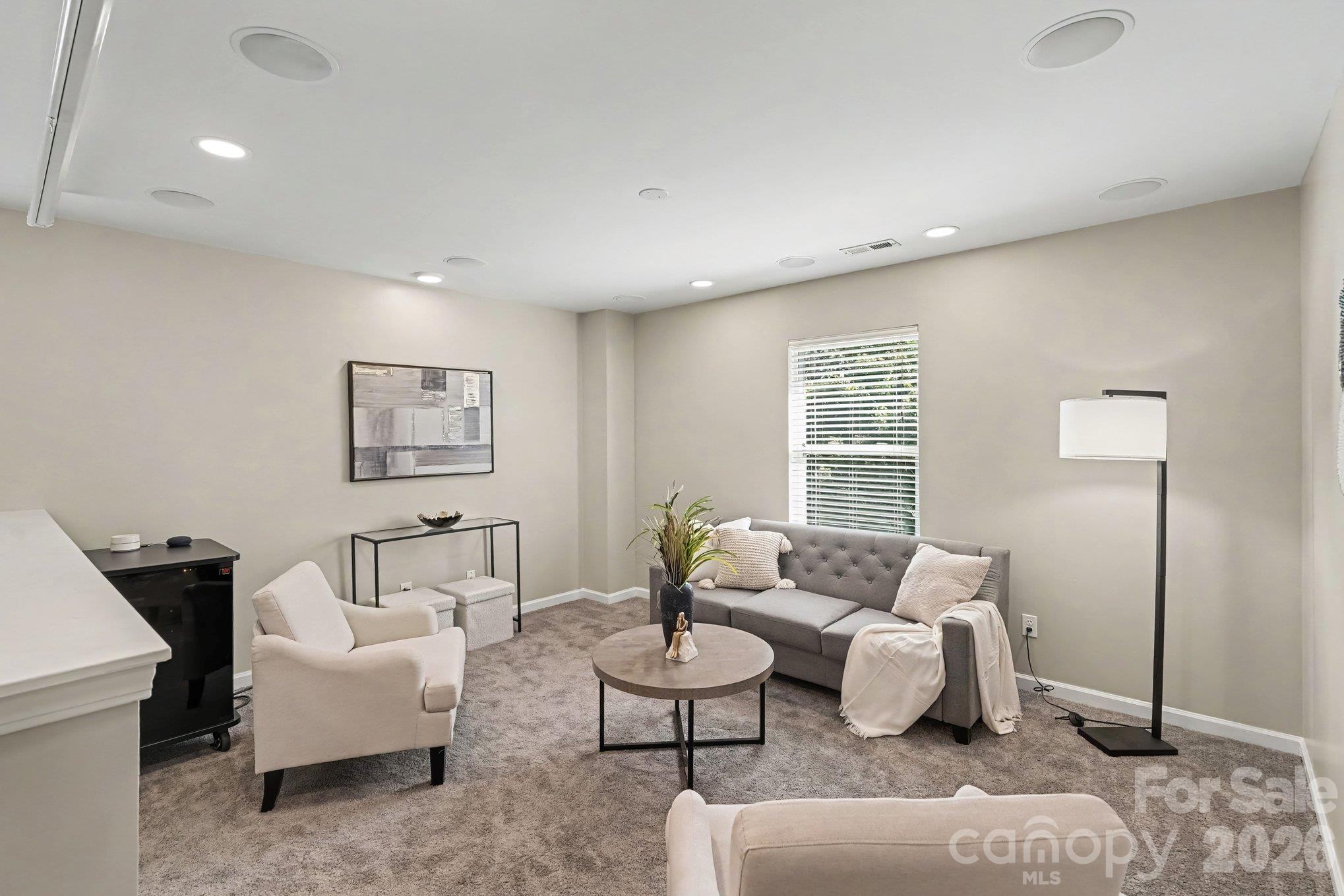 Single Family Residence at 15705 Lakepoint Forest Drive, Charlotte, photo 12 of 28