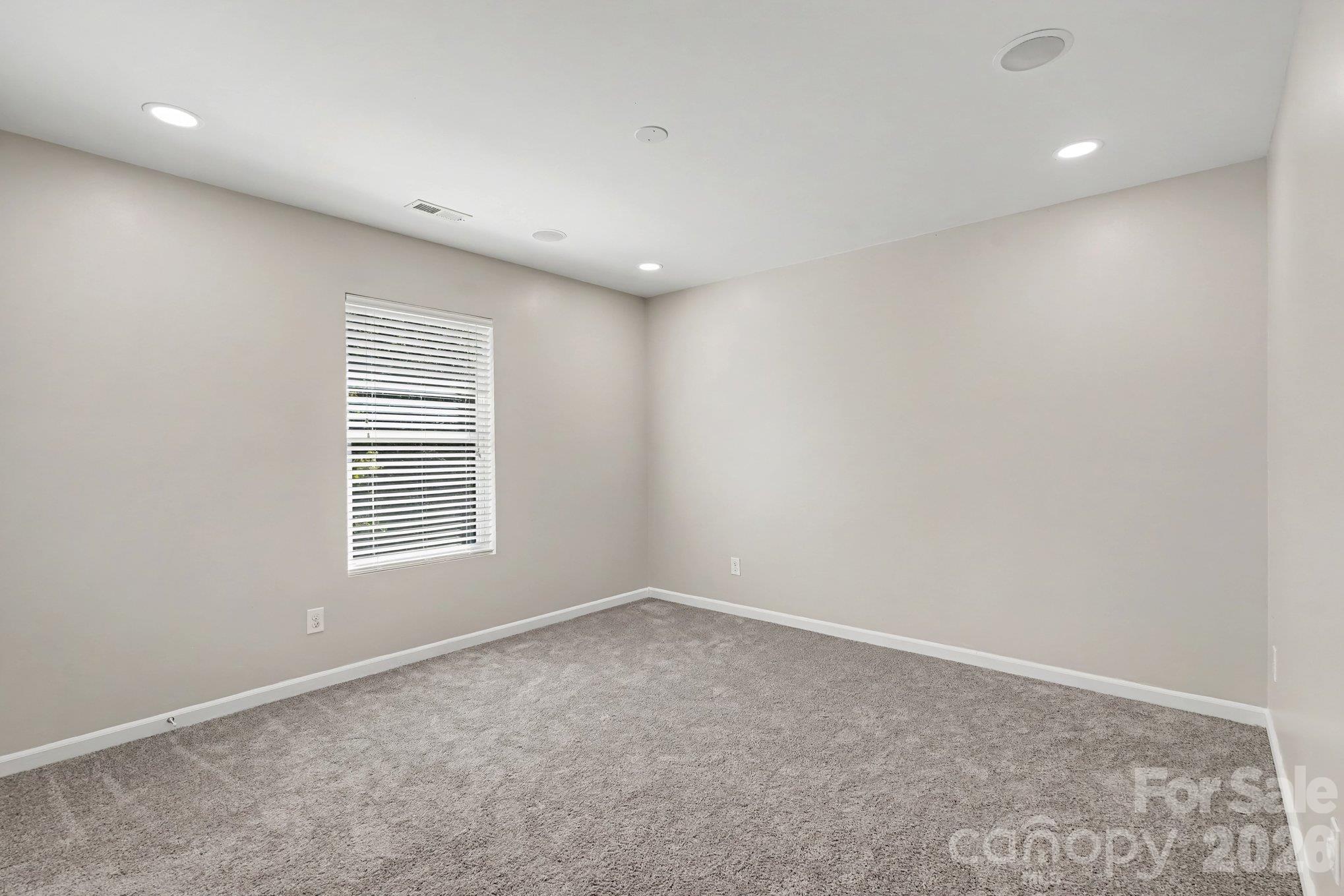 Single Family Residence at 15705 Lakepoint Forest Drive, Charlotte, photo 18 of 28