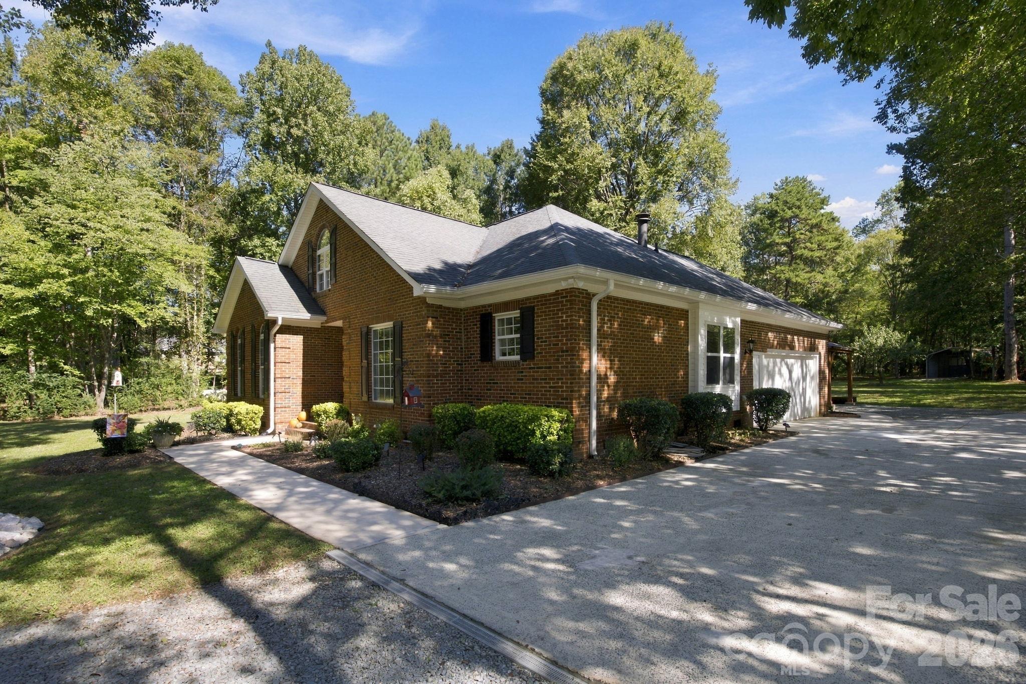 Single Family Residence at 6611 Providence Road S, Waxhaw, photo 4 of 47