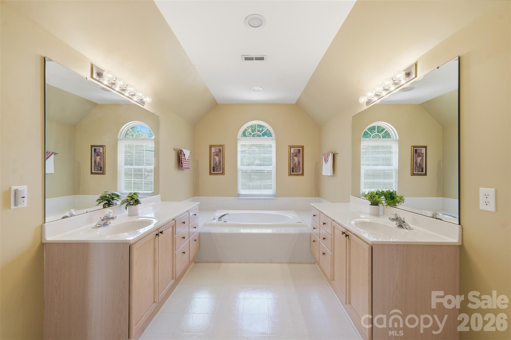 Luxury Primary bathroom w/2 walk-in closets, 2 sinks, soaker tub, separate shower, & water closet - 6211 Chavel Lane, Charlotte