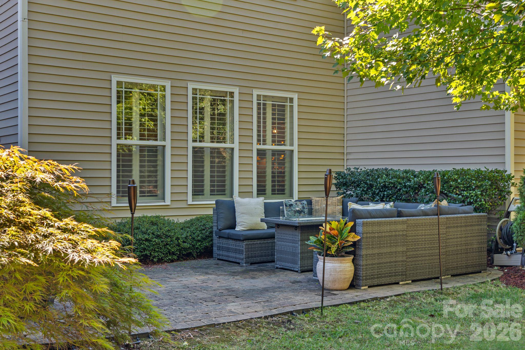 Single Family Residence at 8011 Cottsbrooke Drive, Huntersville, photo 5 of 48
