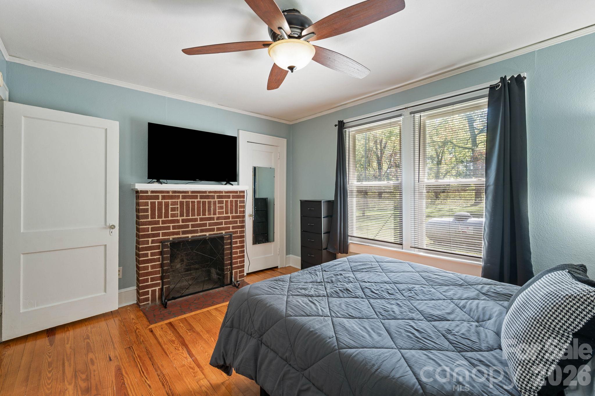 Single Family Residence at 2401 NC 181 Highway, Morganton, photo 16 of 31