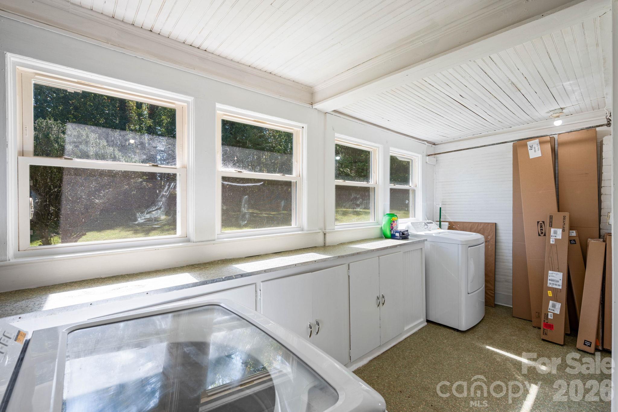 Single Family Residence at 2401 NC 181 Highway, Morganton, photo 23 of 31
