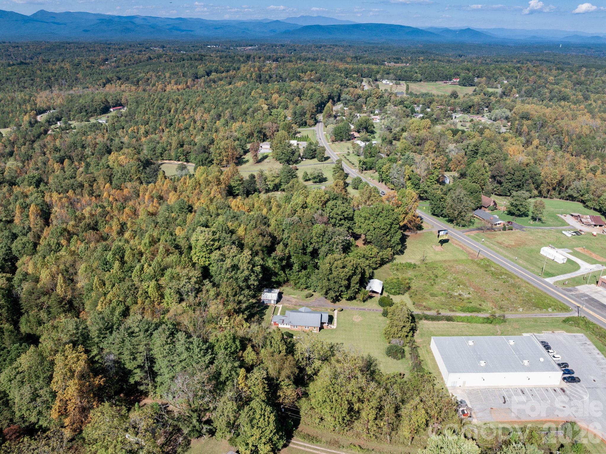 Single Family Residence at 2401 NC 181 Highway, Morganton, photo 26 of 31