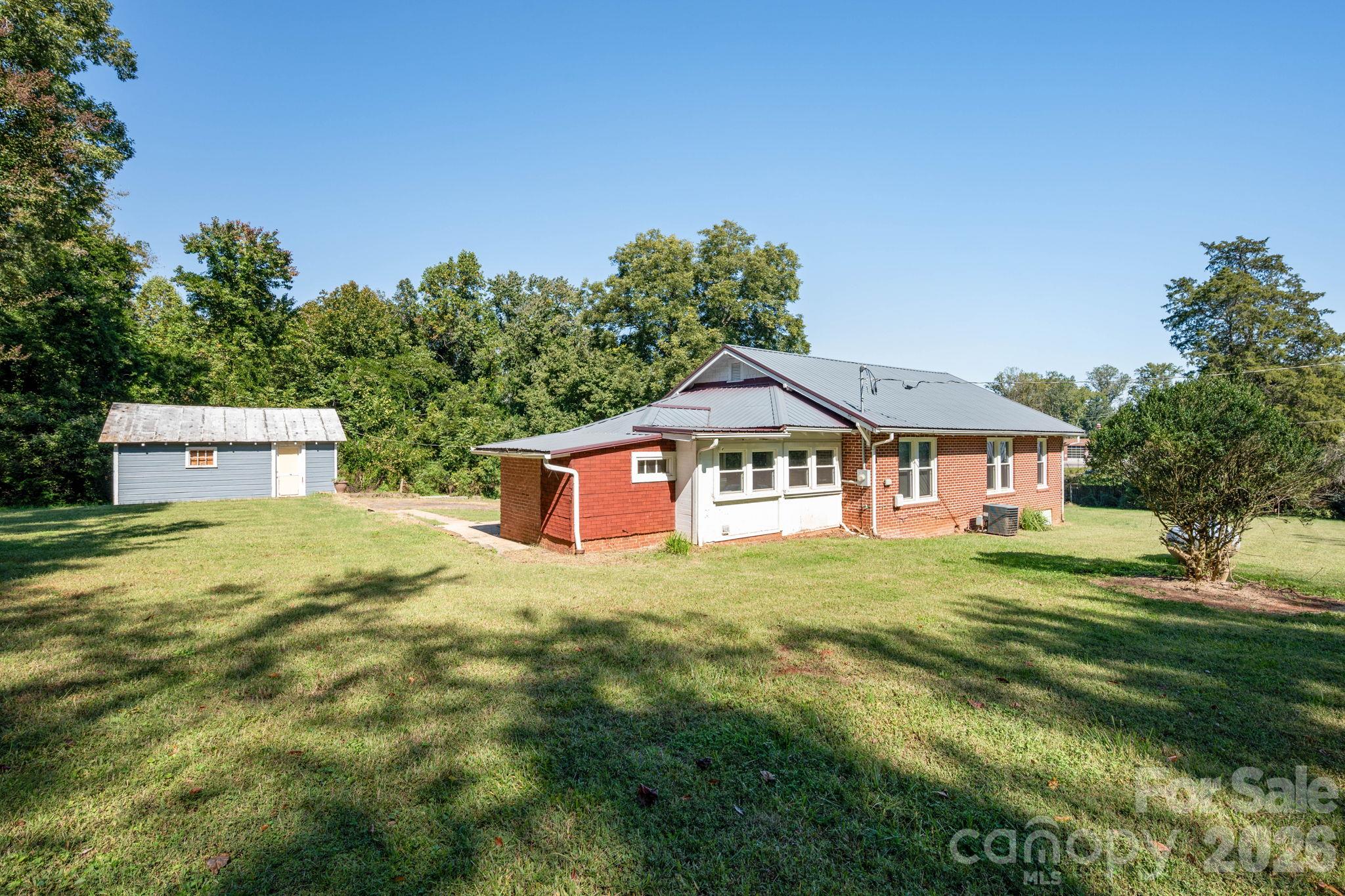 Single Family Residence at 2401 NC 181 Highway, Morganton, photo 30 of 31