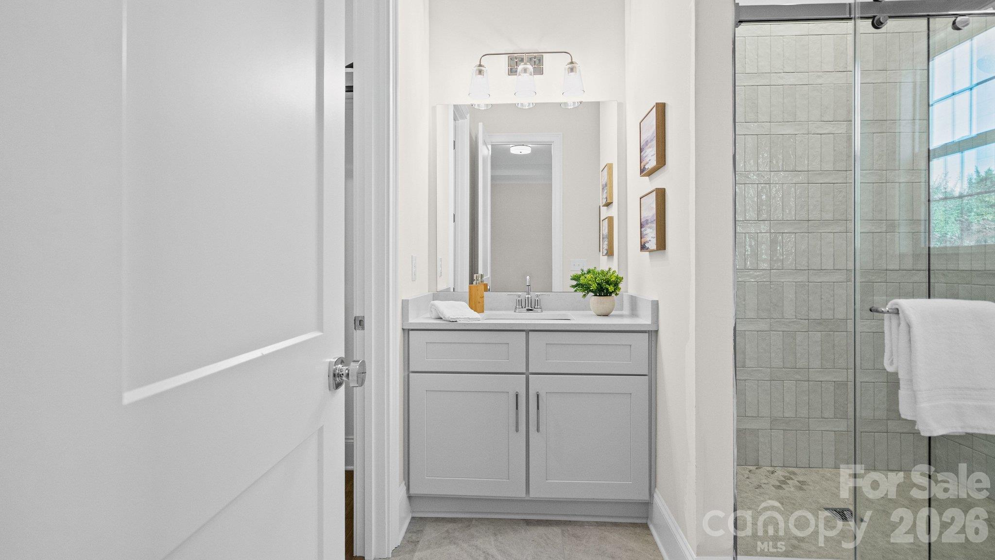 main level guest bath - 6918 Alexander Road, Charlotte