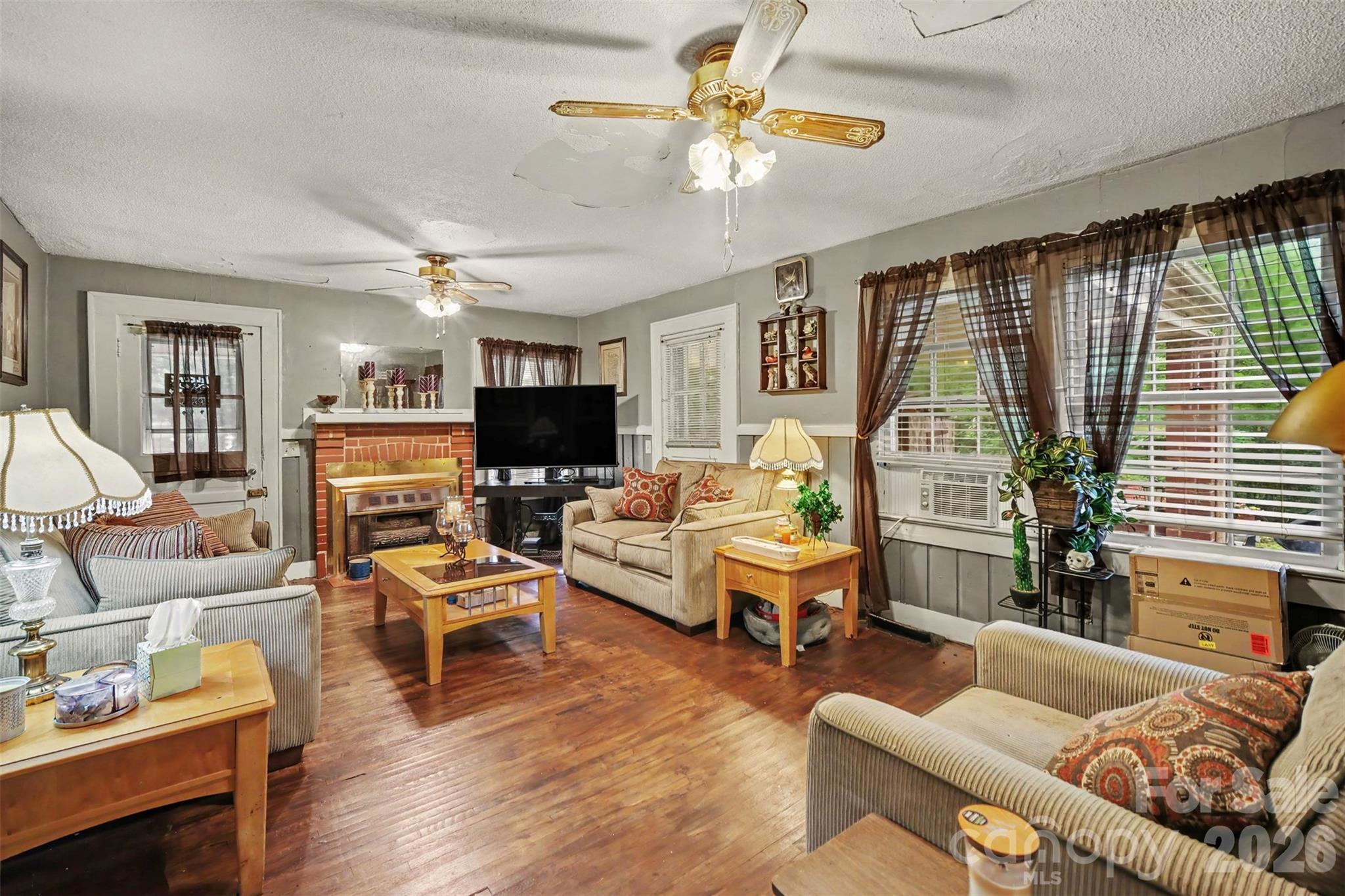 Single Family Residence at 1572 Monument Avenue, Gastonia, photo 7 of 22