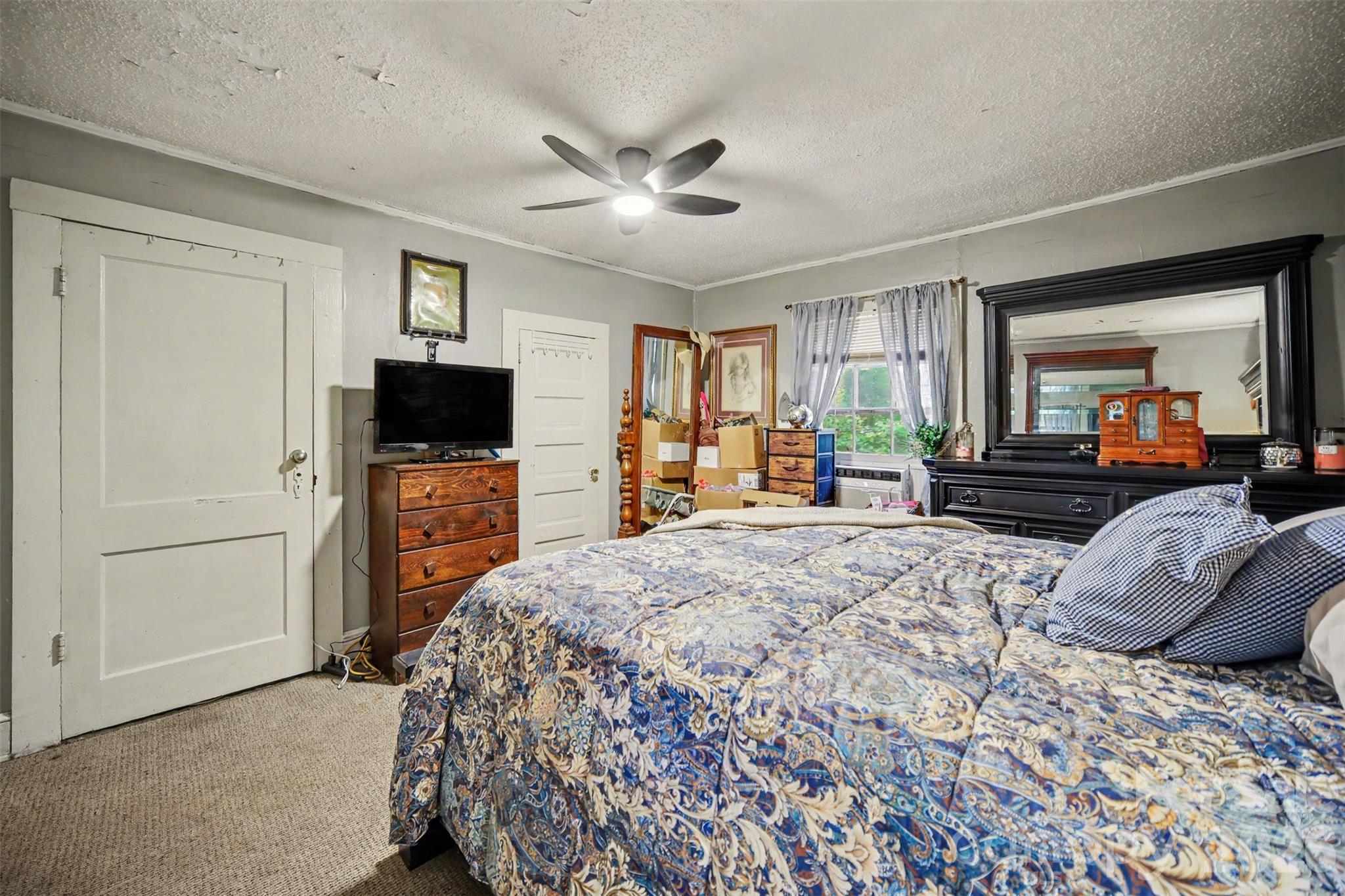 Single Family Residence at 1572 Monument Avenue, Gastonia, photo 15 of 22