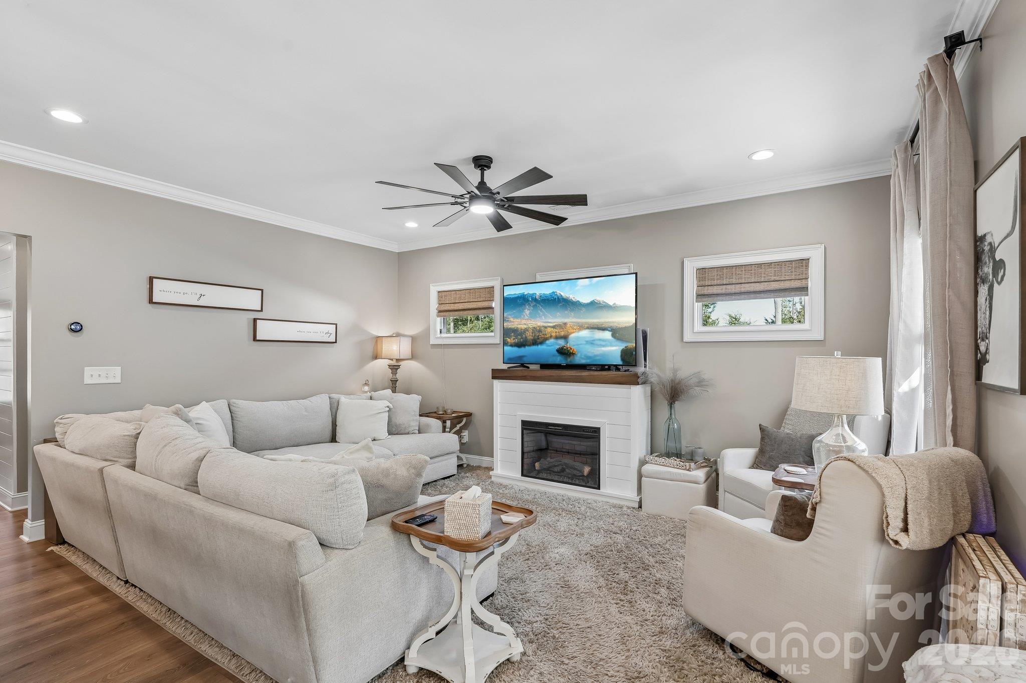 Single Family Residence at 952 Armstrong Road, Belmont, photo 6 of 47