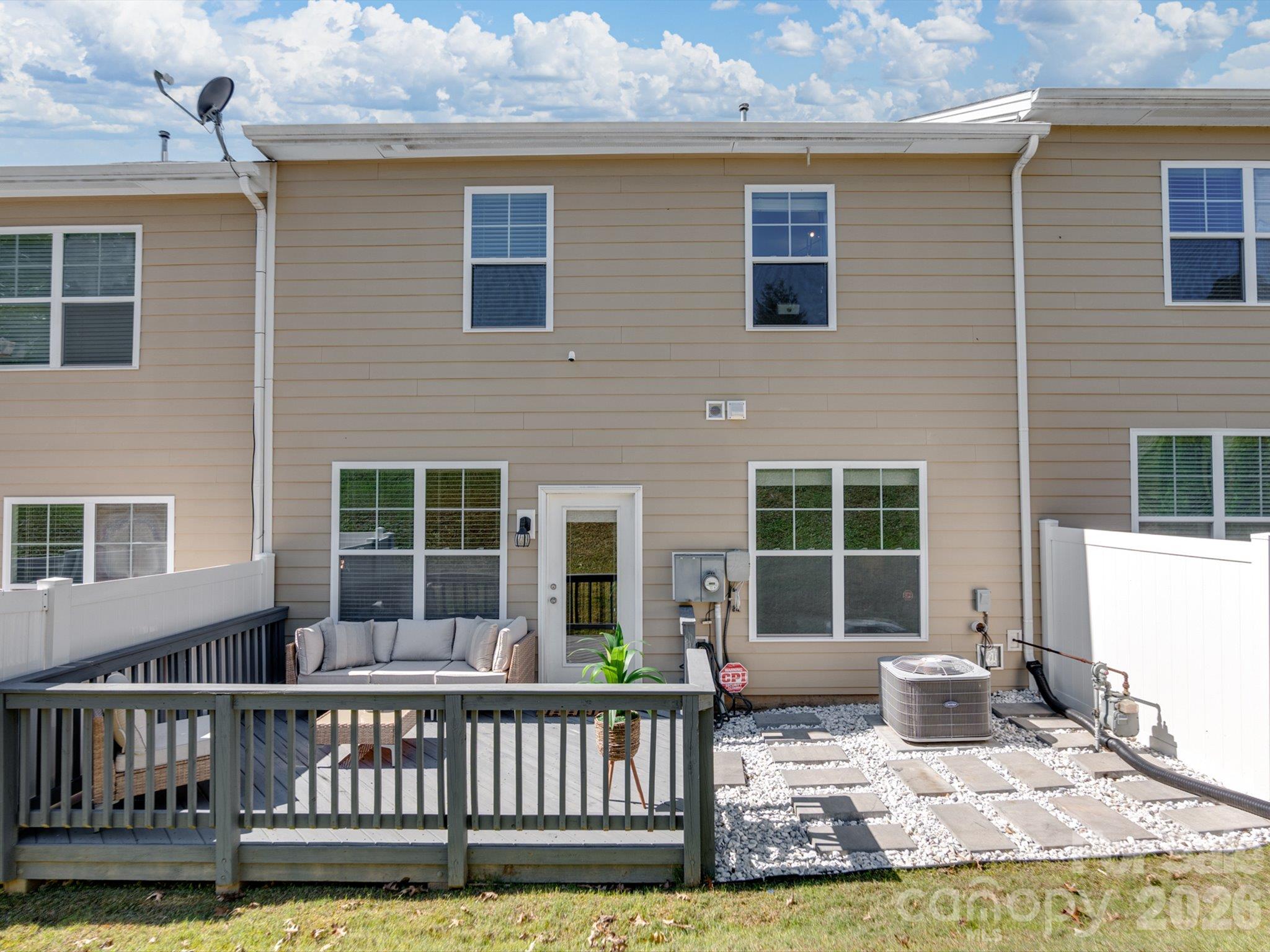 Townhouse at 968 Pennington Drive, Lancaster, photo 34 of 48