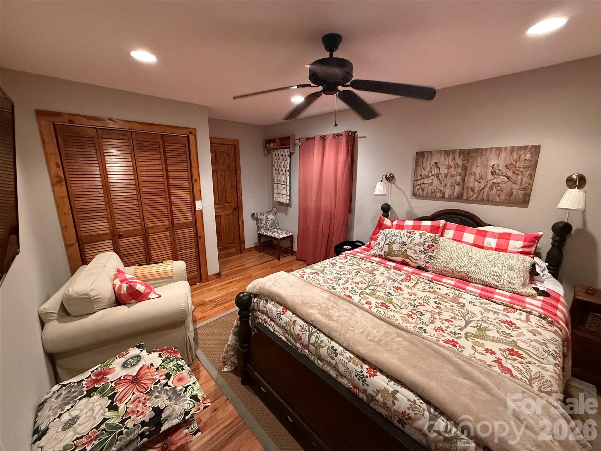 Single Family Residence at 349 Barefoot Cove, Burnsville, photo 3 of 35