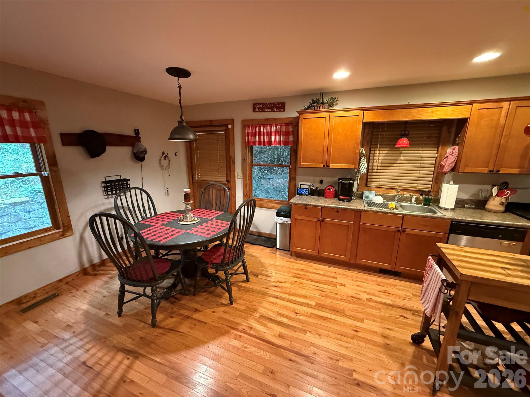 Single Family Residence at 349 Barefoot Cove, Burnsville, photo 9 of 35