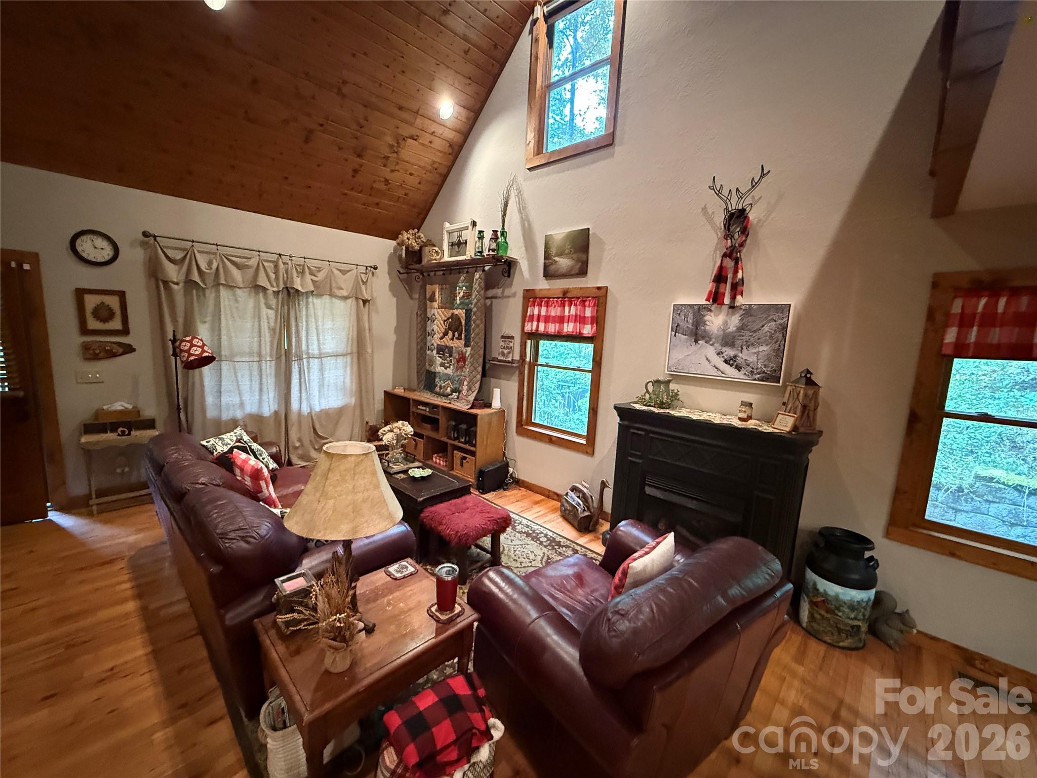 Single Family Residence at 349 Barefoot Cove, Burnsville, photo 13 of 35