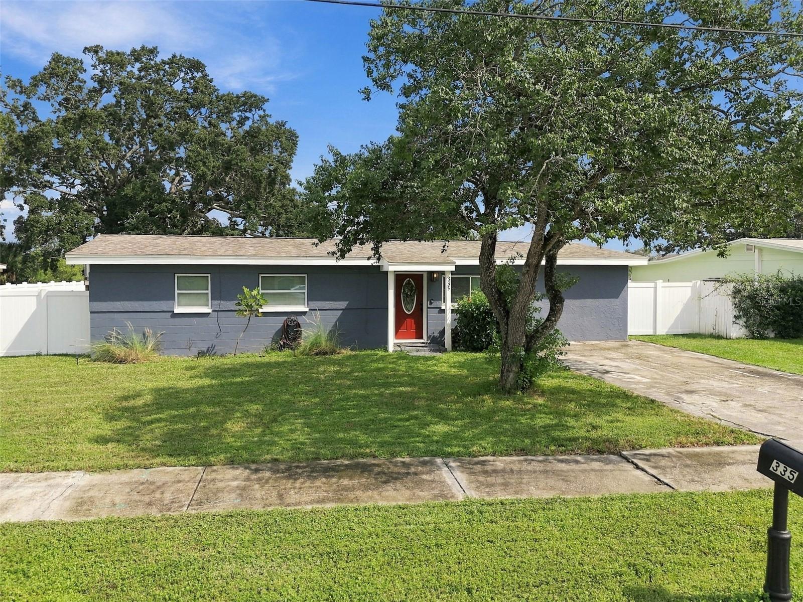335 COUNTRY CLUB DR