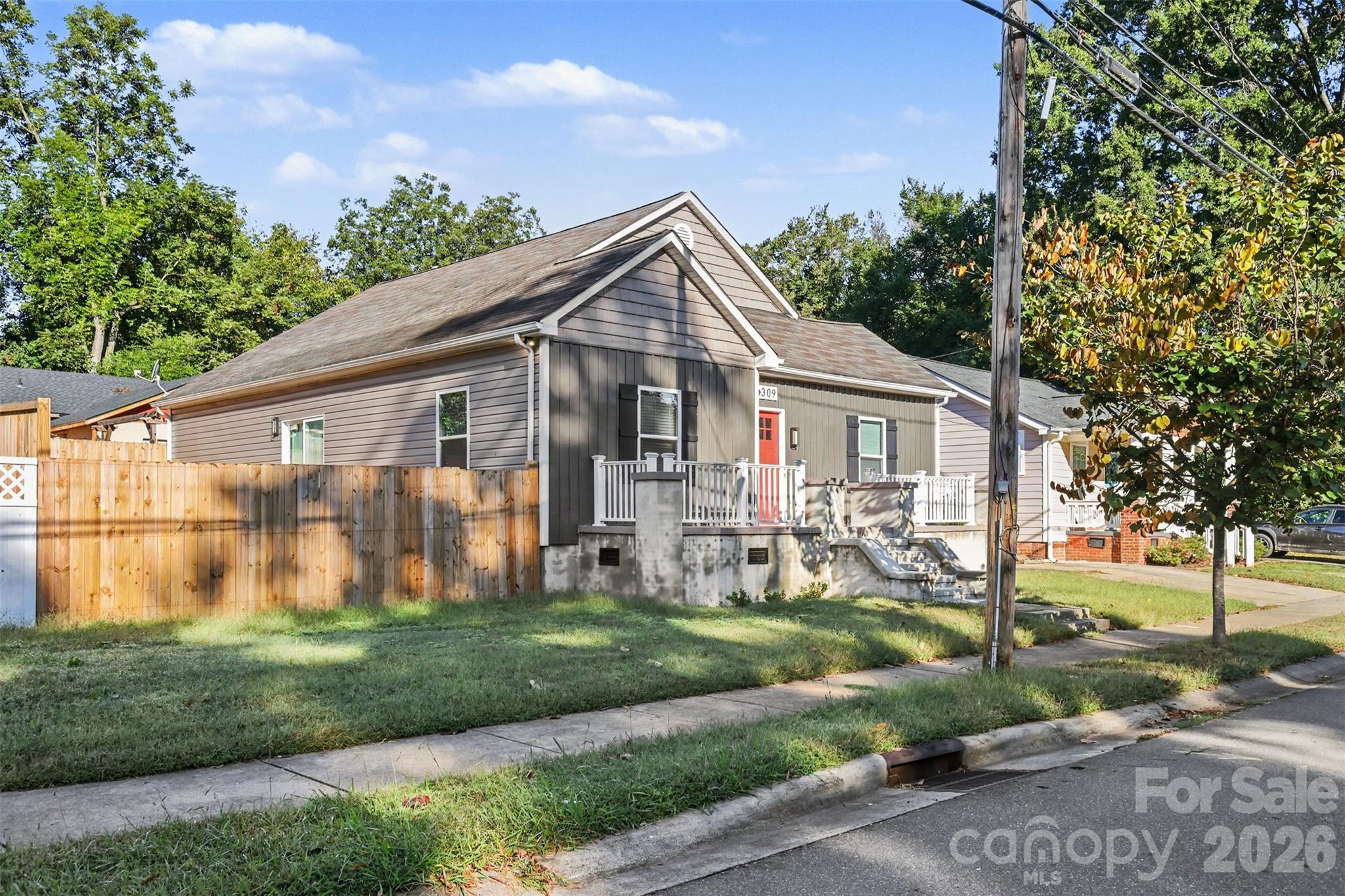 Single Family Residence at 1309 Fairmont Street, Charlotte, photo 4 of 39