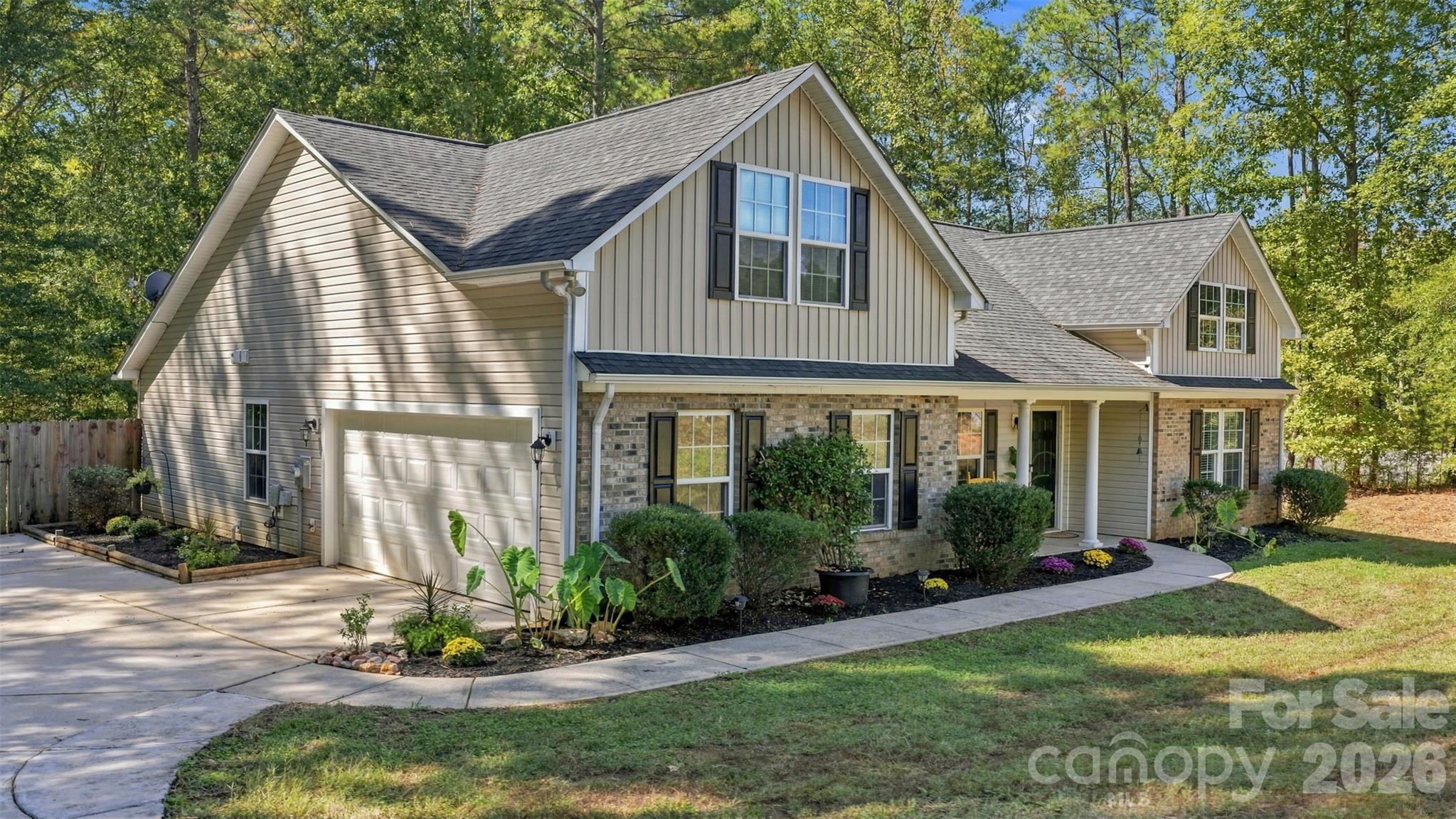 Single Family Residence at 123 Sherham Way, Rock Hill, photo 2 of 36