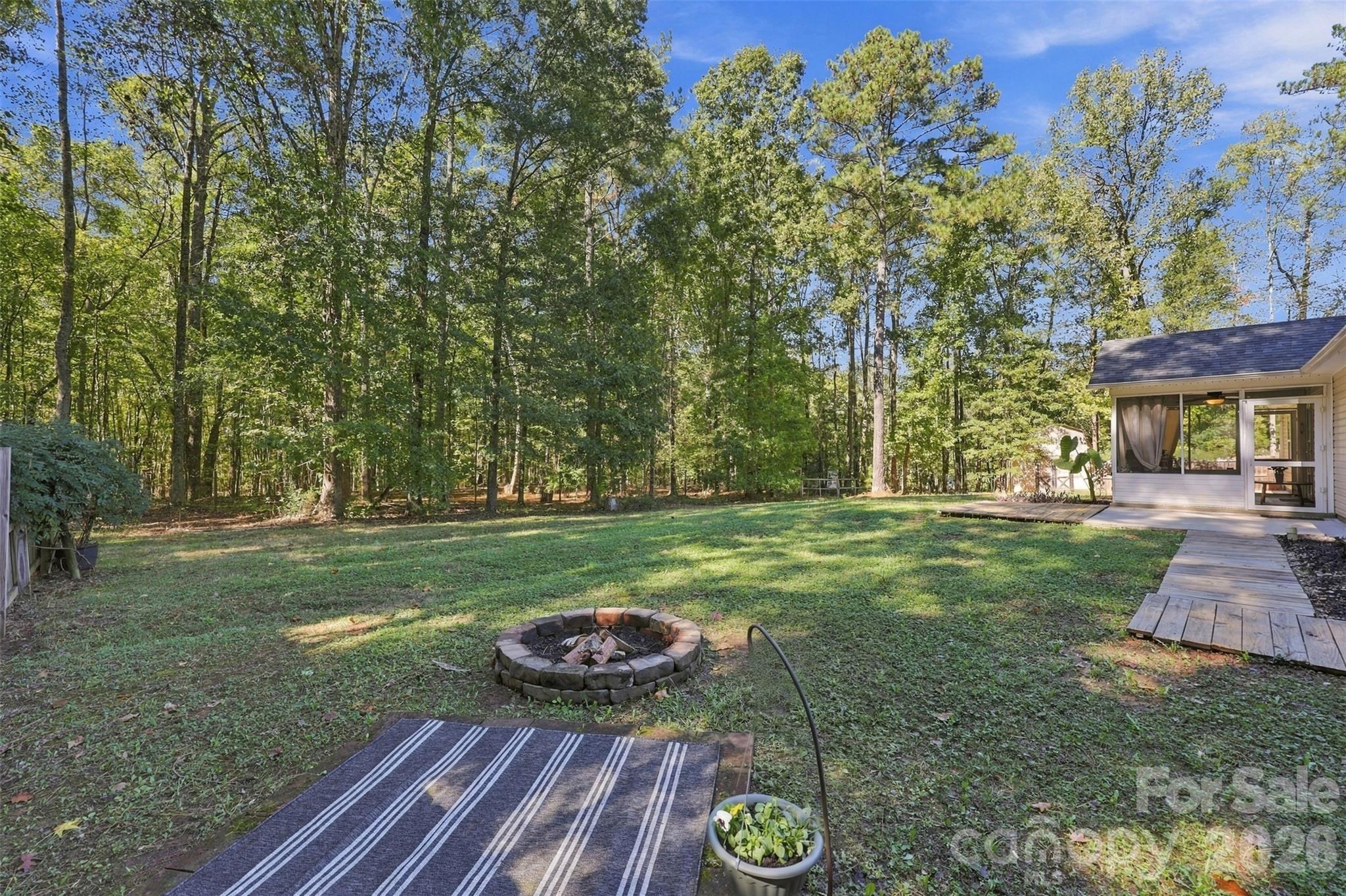 Firepit for family moments - 123 Sherham Way, Rock Hill