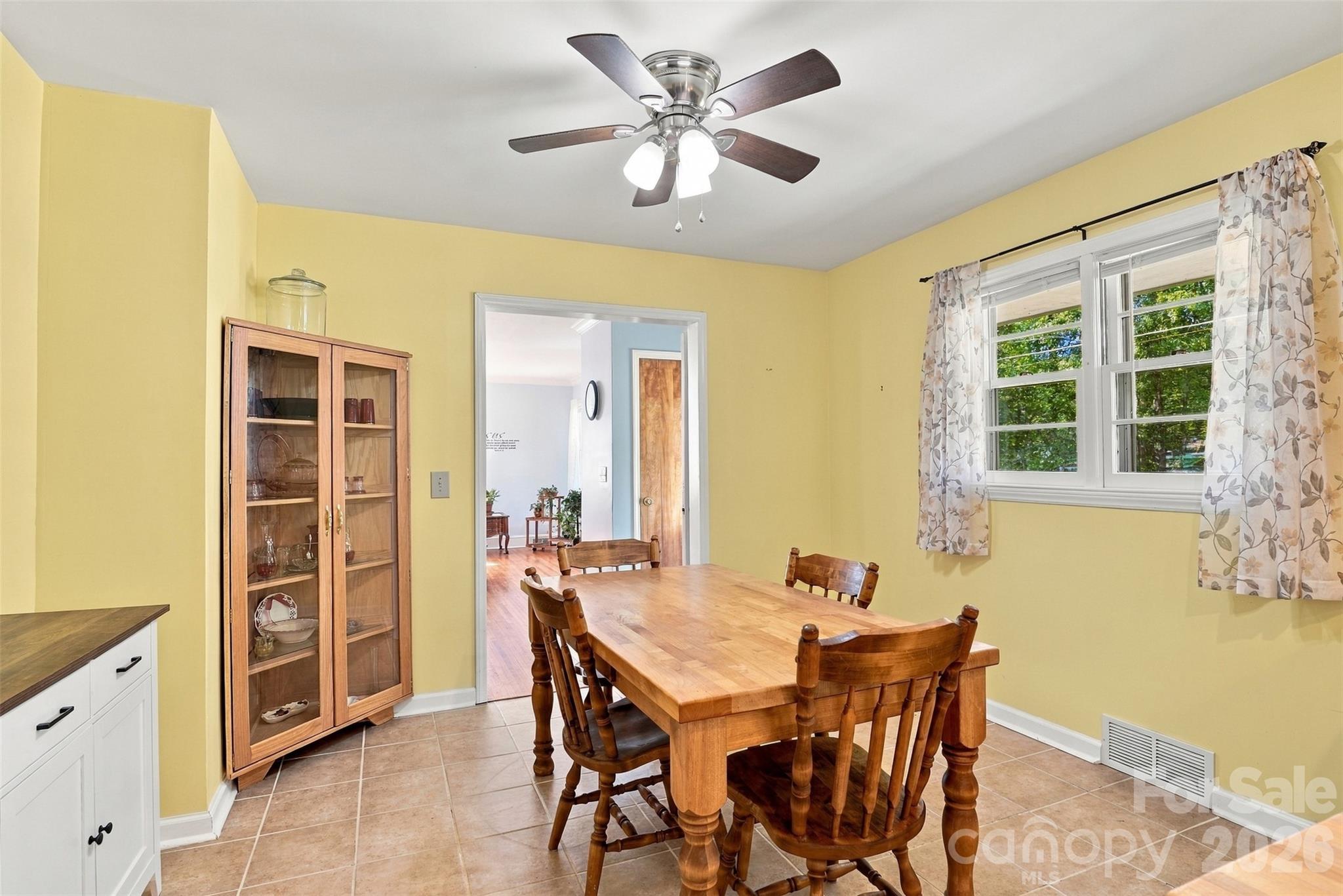 Single Family Residence at 7218 Lakeside Drive N, Charlotte, photo 5 of 30