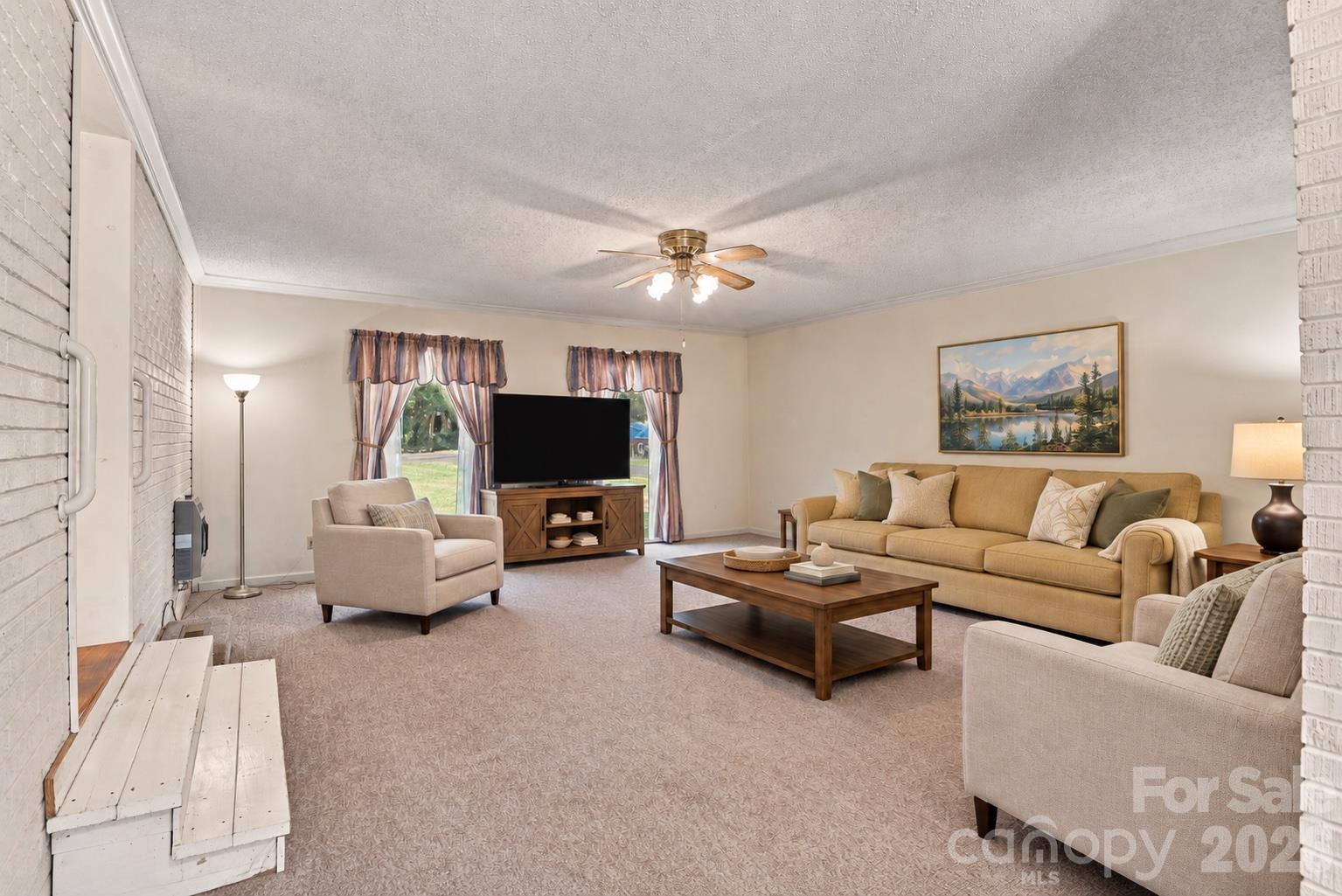 Single Family Residence at 7218 Lakeside Drive N, Charlotte, photo 6 of 30