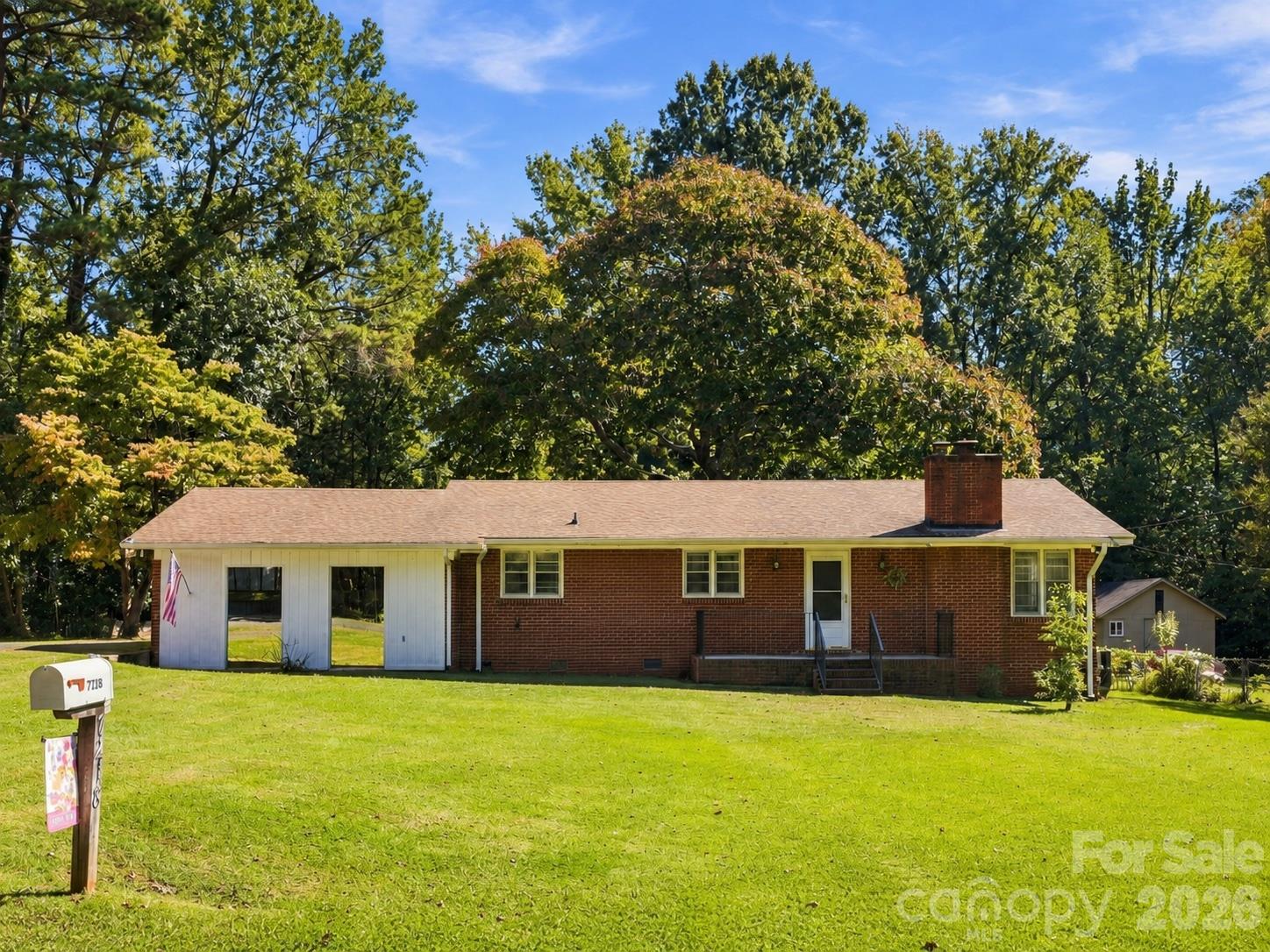 Single Family Residence at 7218 Lakeside Drive N, Charlotte, photo 8 of 30