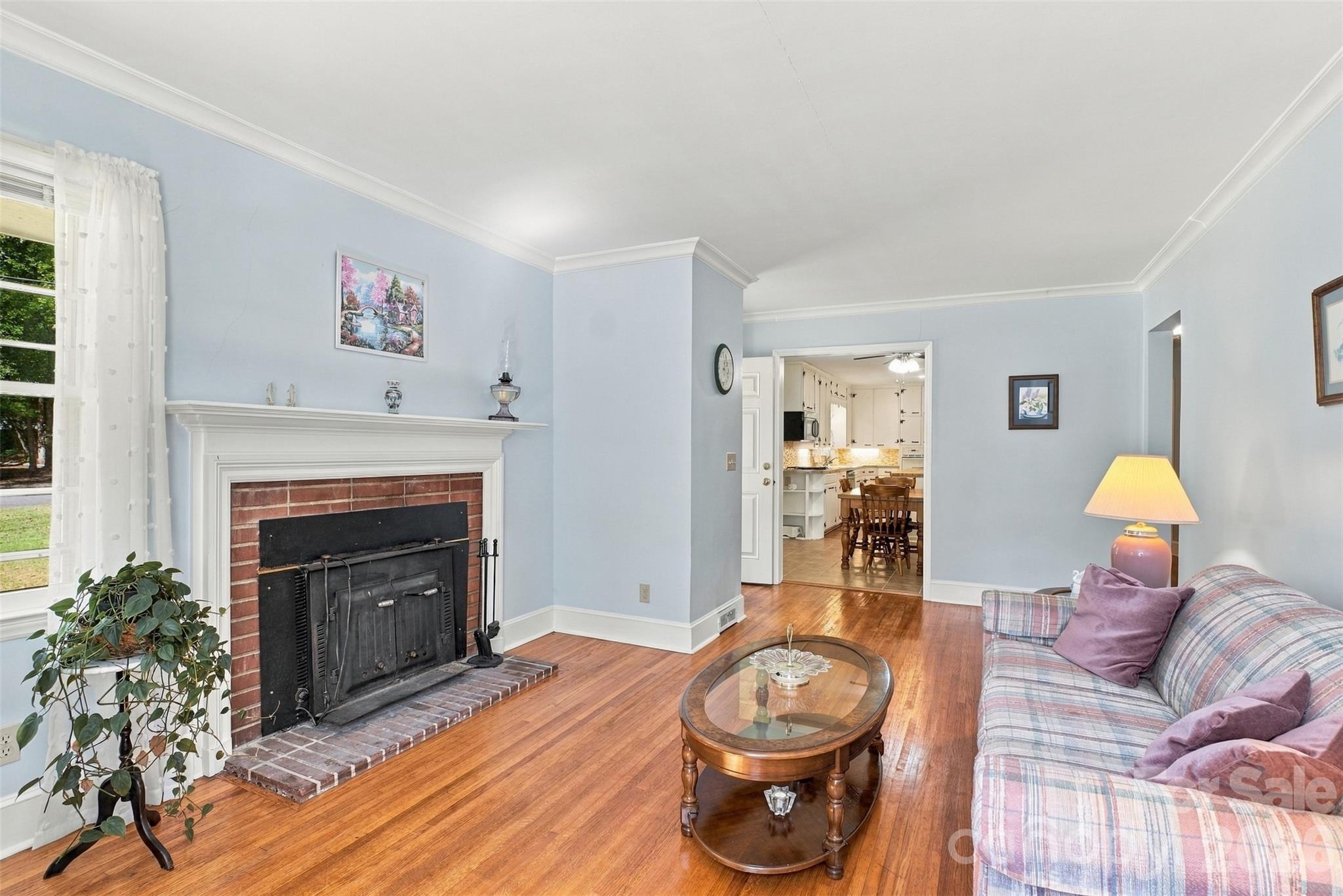 Single Family Residence at 7218 Lakeside Drive N, Charlotte, photo 9 of 30